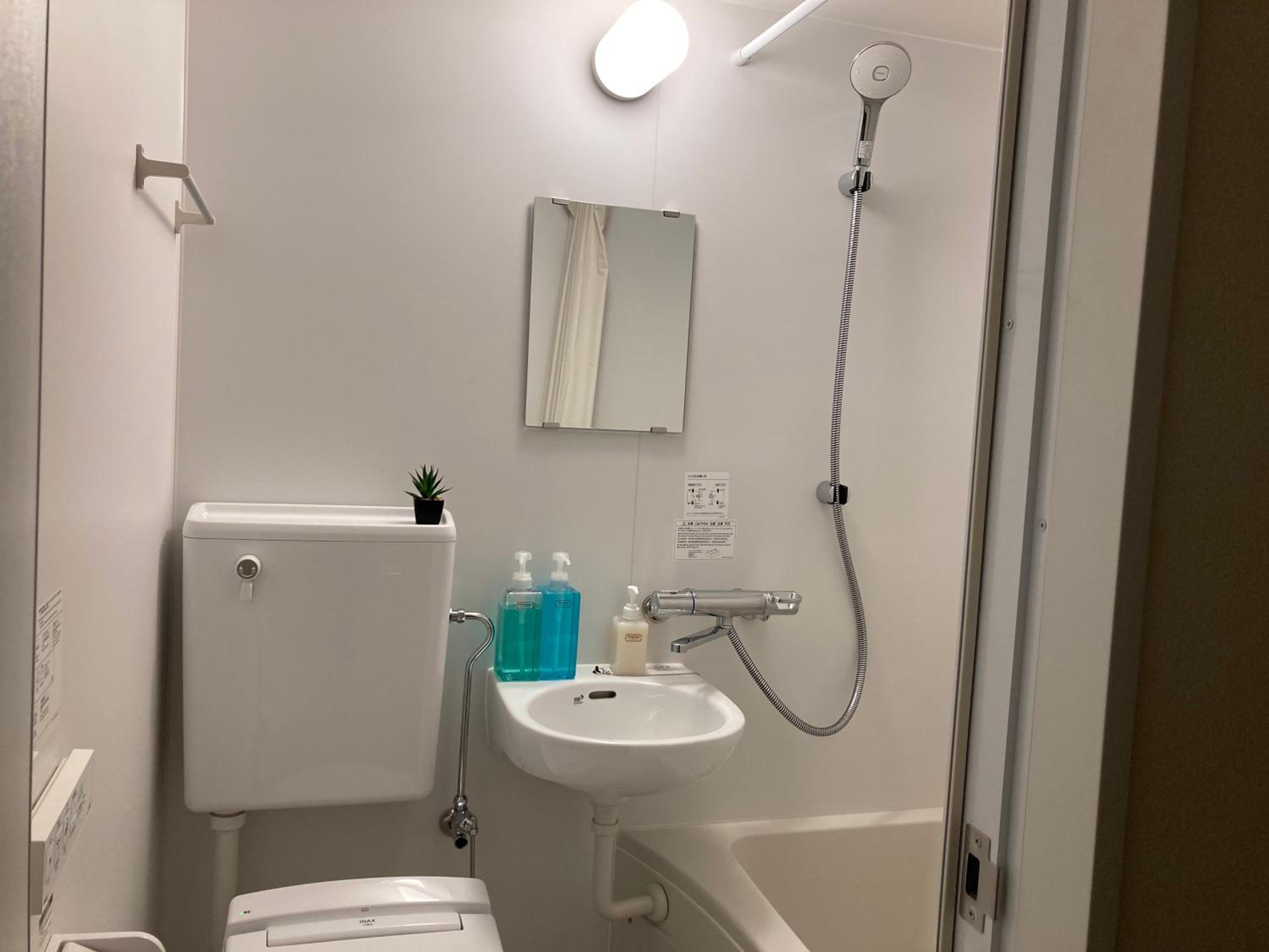 Single Room with Private Bathroom - Non-Smoking photo 2
