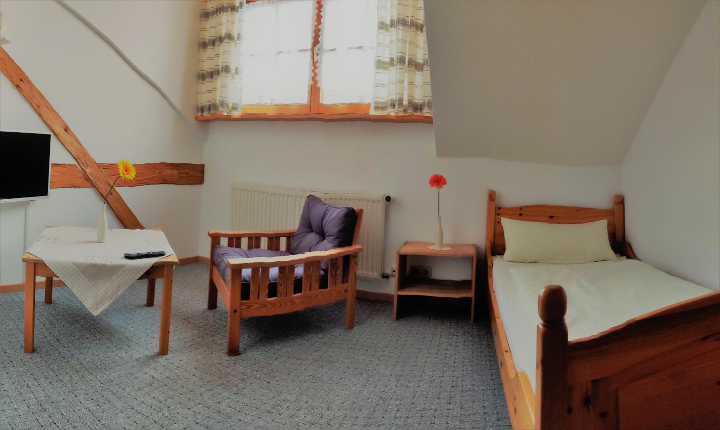 Twin Room with Private Bathroom - Photo 2