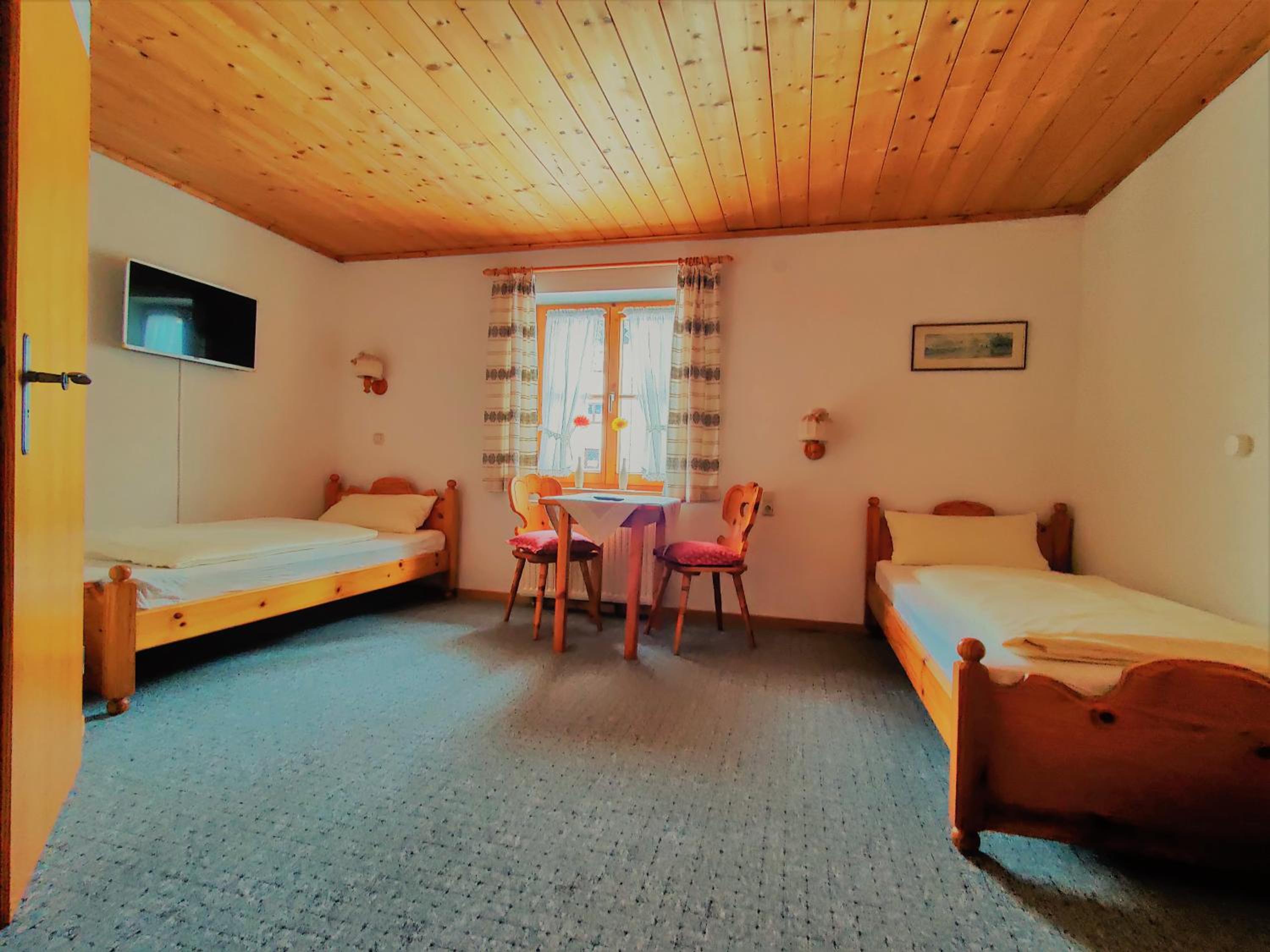 Twin Room with Private Bathroom - Photo 1