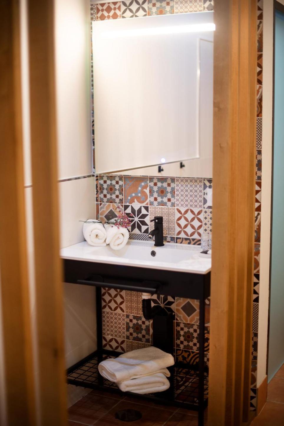 Double Room - Photo 5