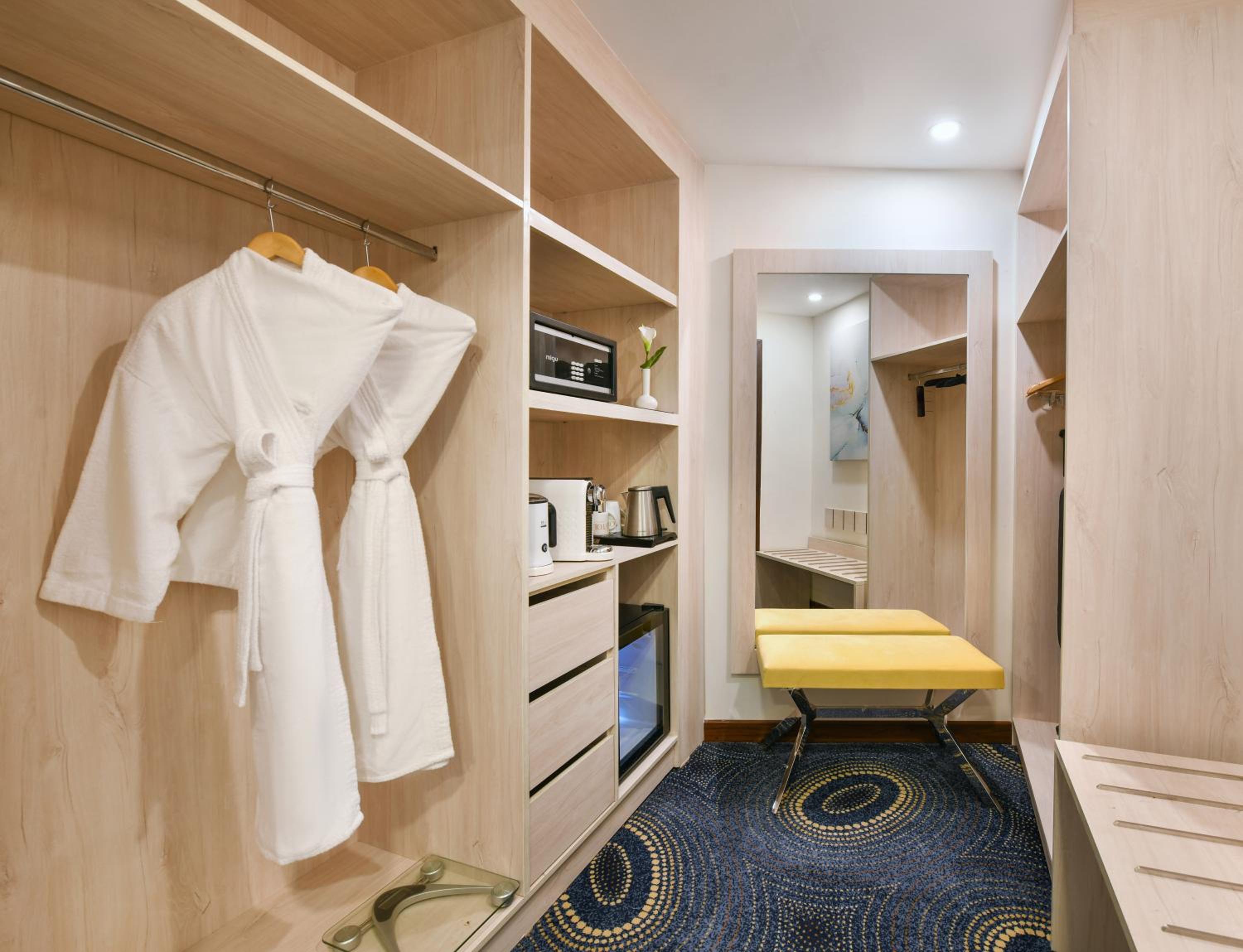 Junior Suite with Pool View
