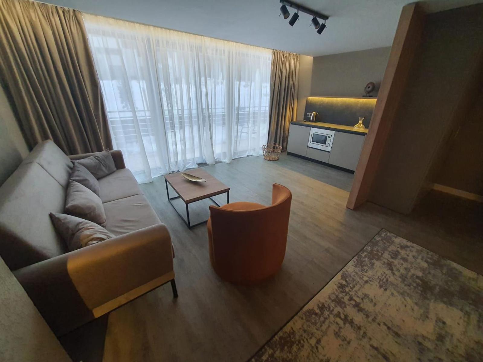 Deluxe Junior Suite - Photo 17