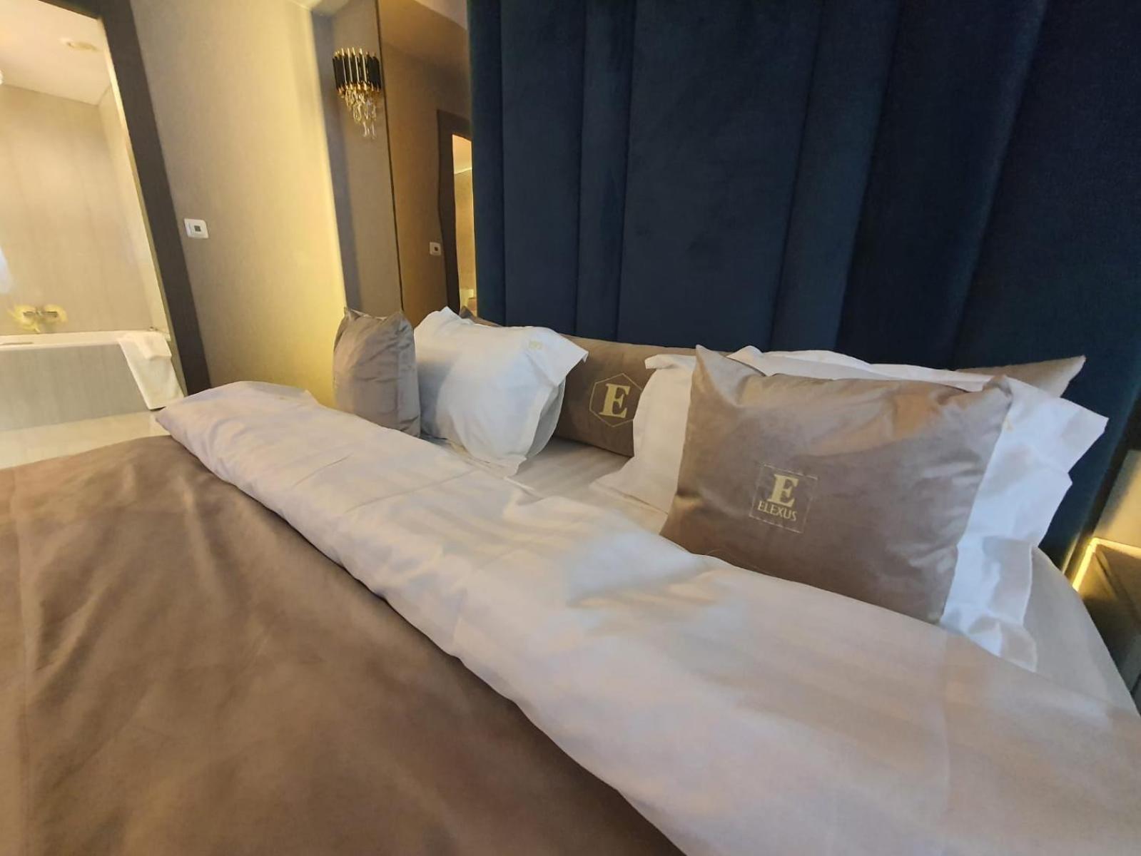 Deluxe Junior Suite - Photo 15