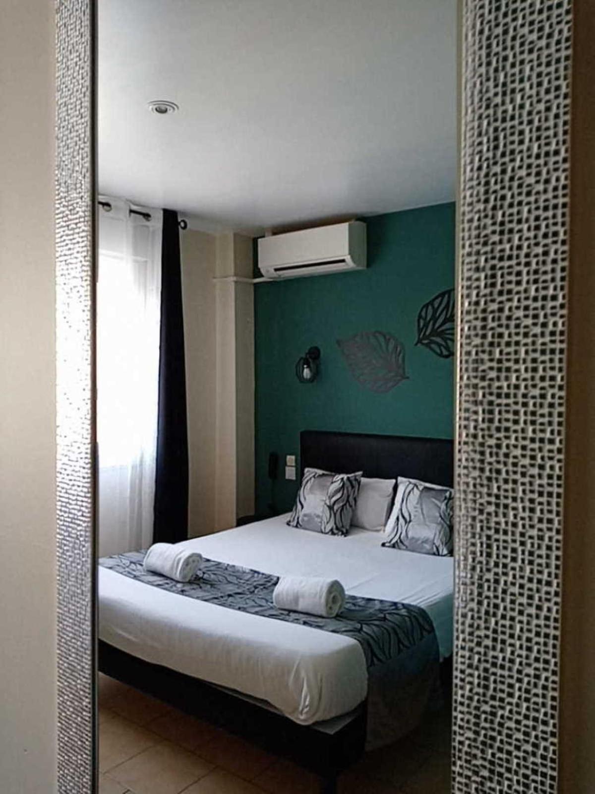 Comfort Double Room with Air Conditioning - Photo 9