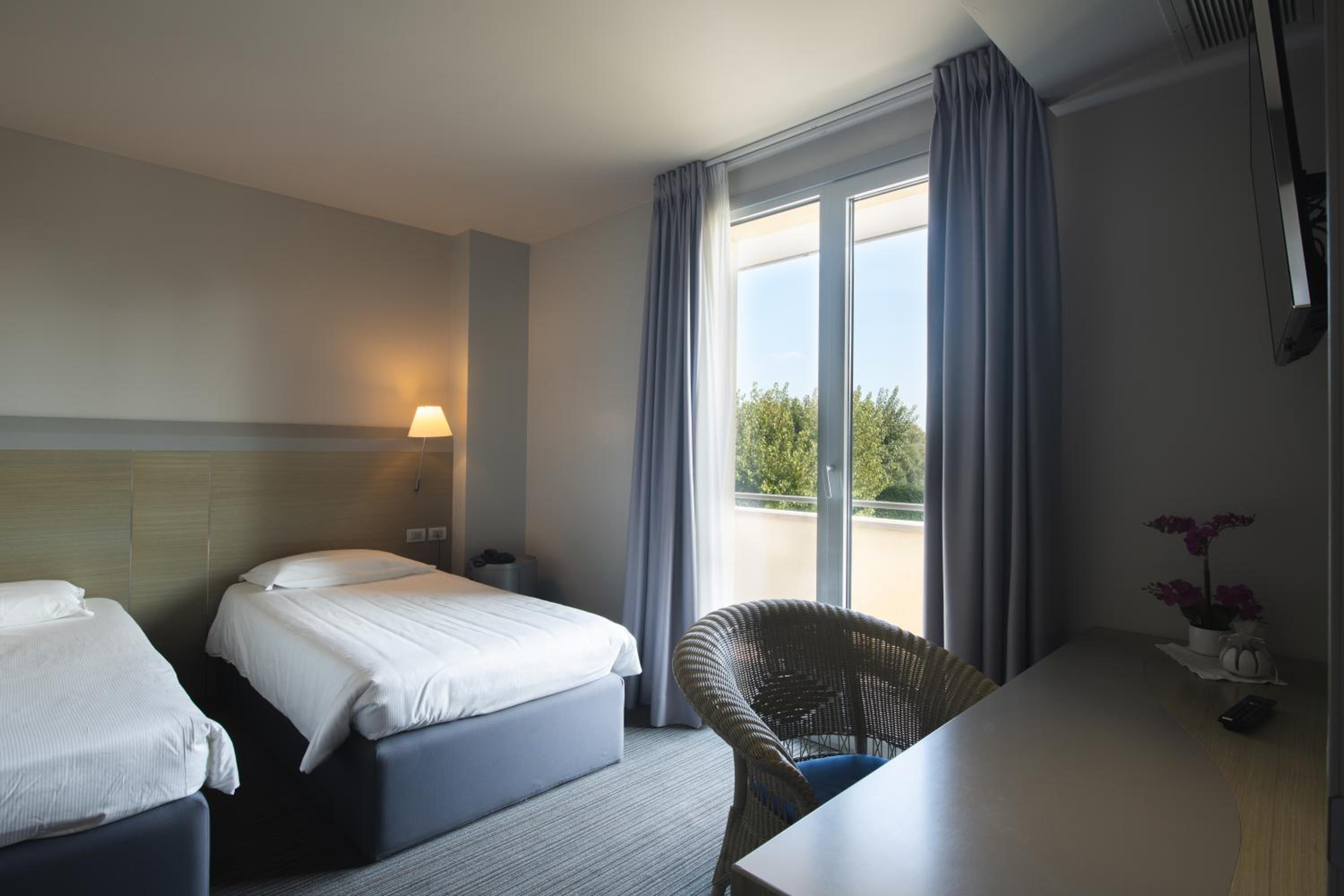 Deluxe Double or Twin Room - Photo 3