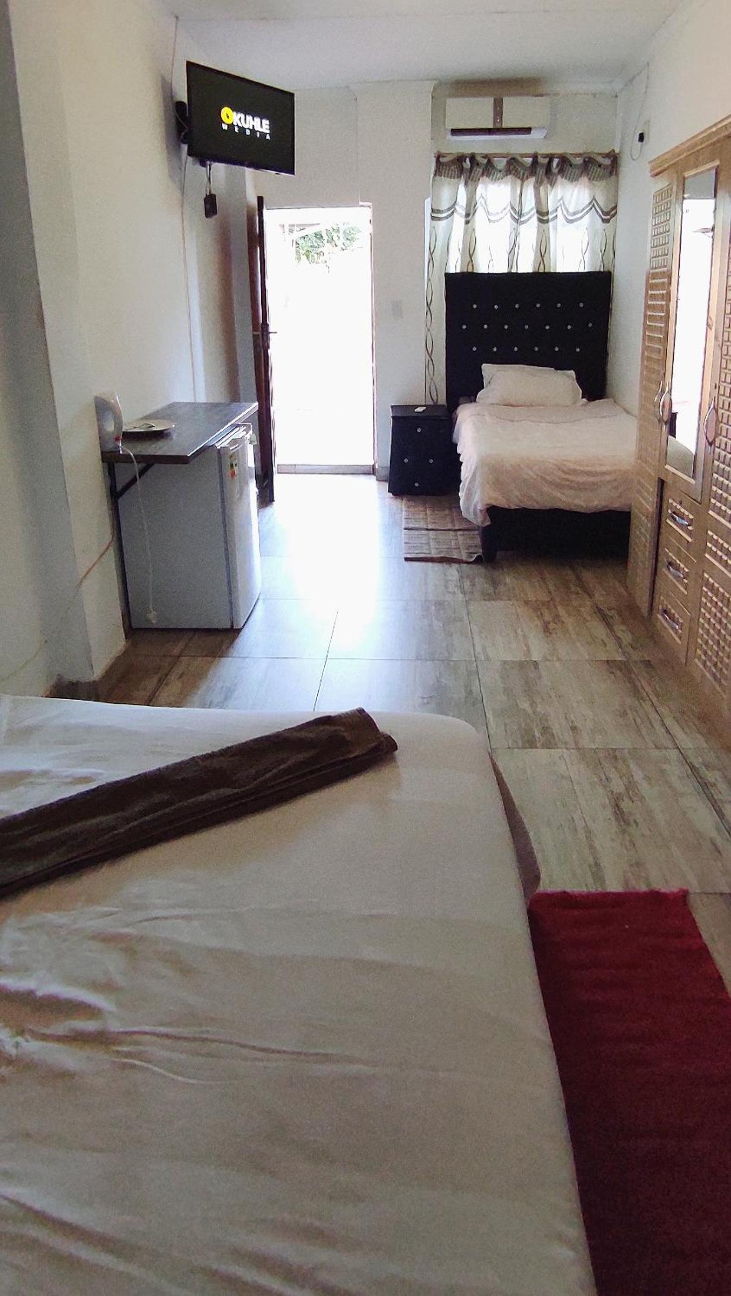 Twin Room - Photo 1