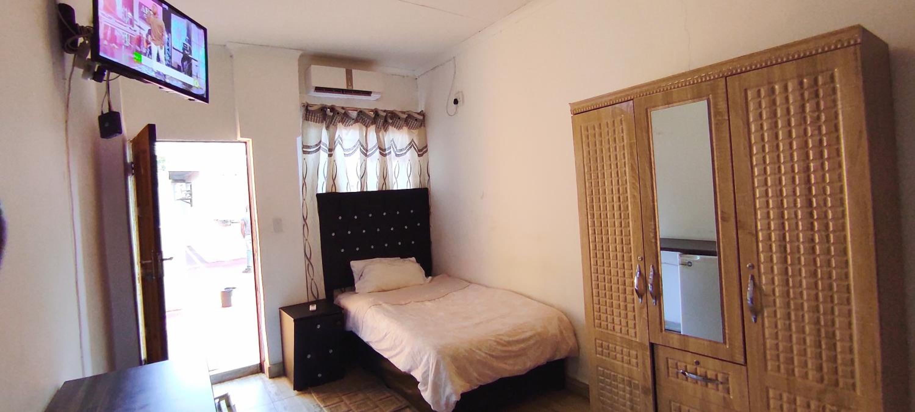 Twin Room - Photo 4
