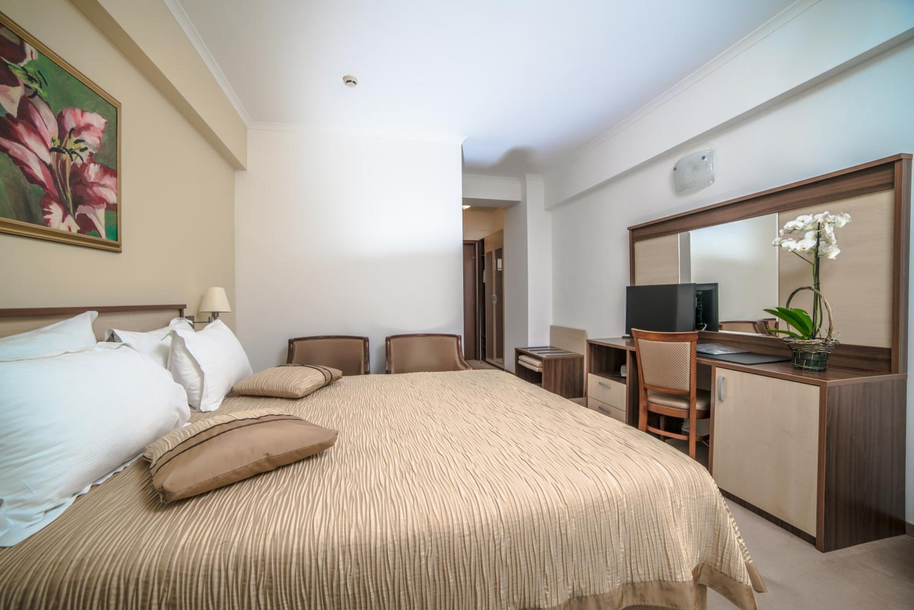 Double Room - Photo 2