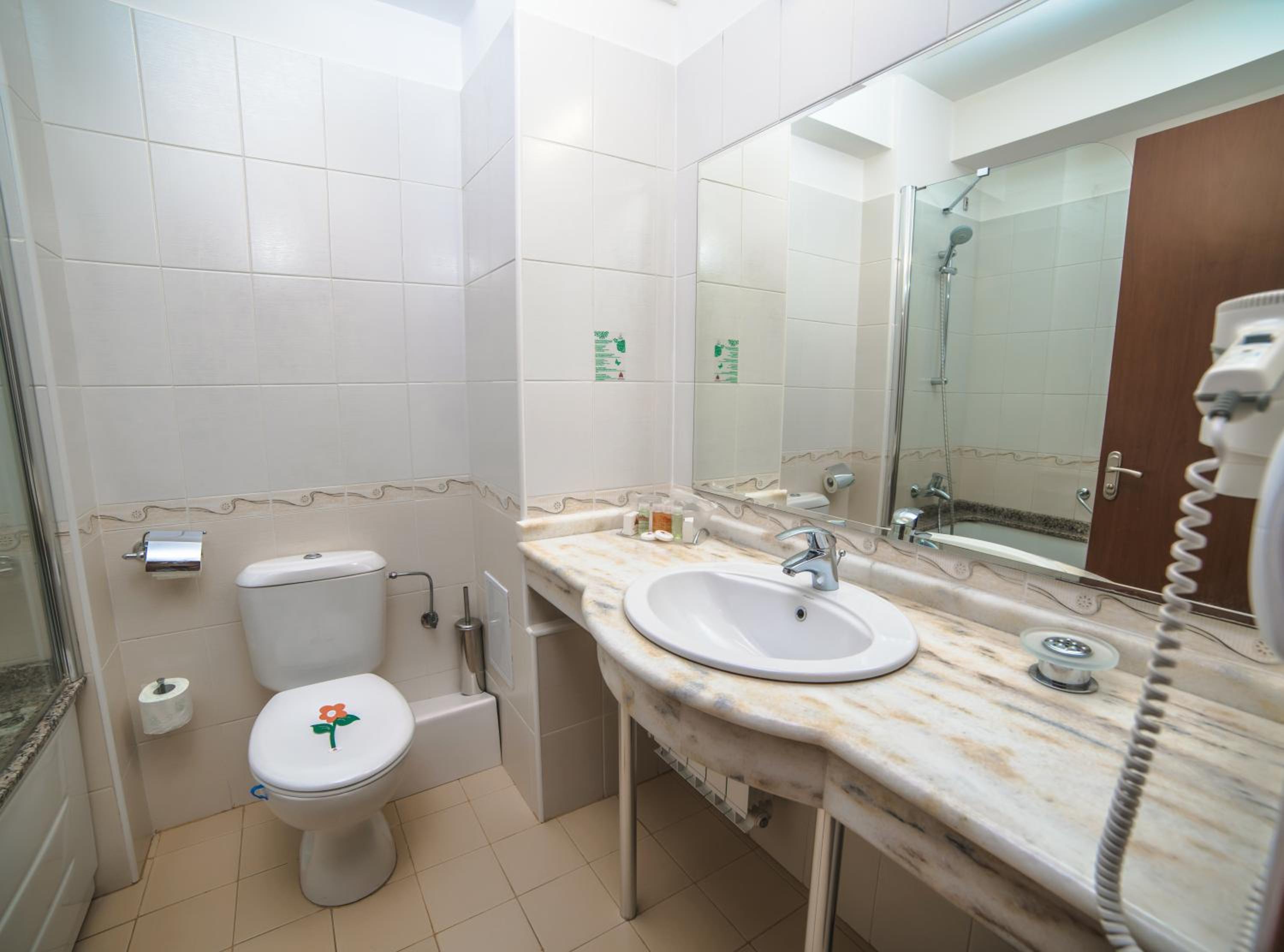 Double Room - Photo 13