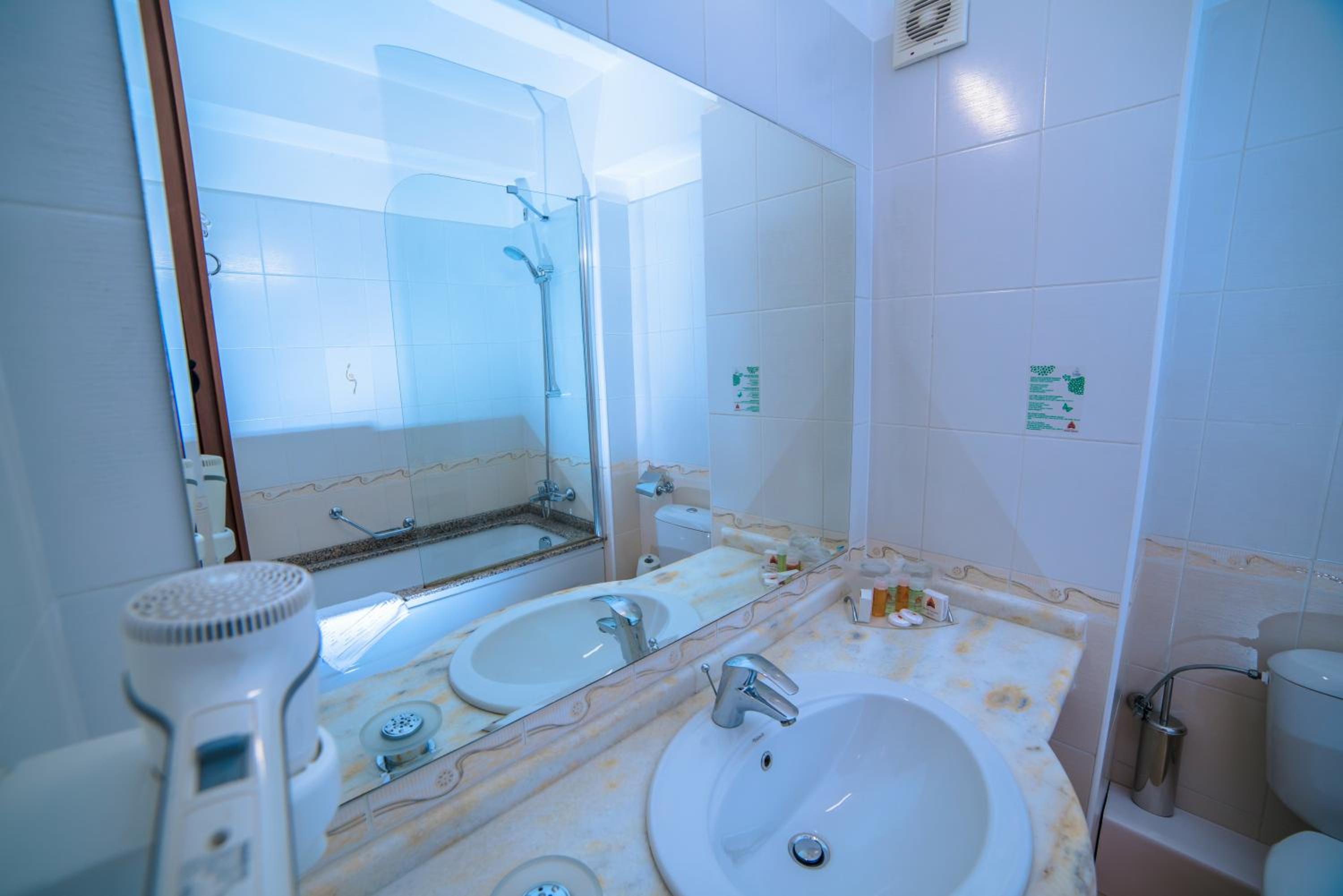 Double Room - Photo 6