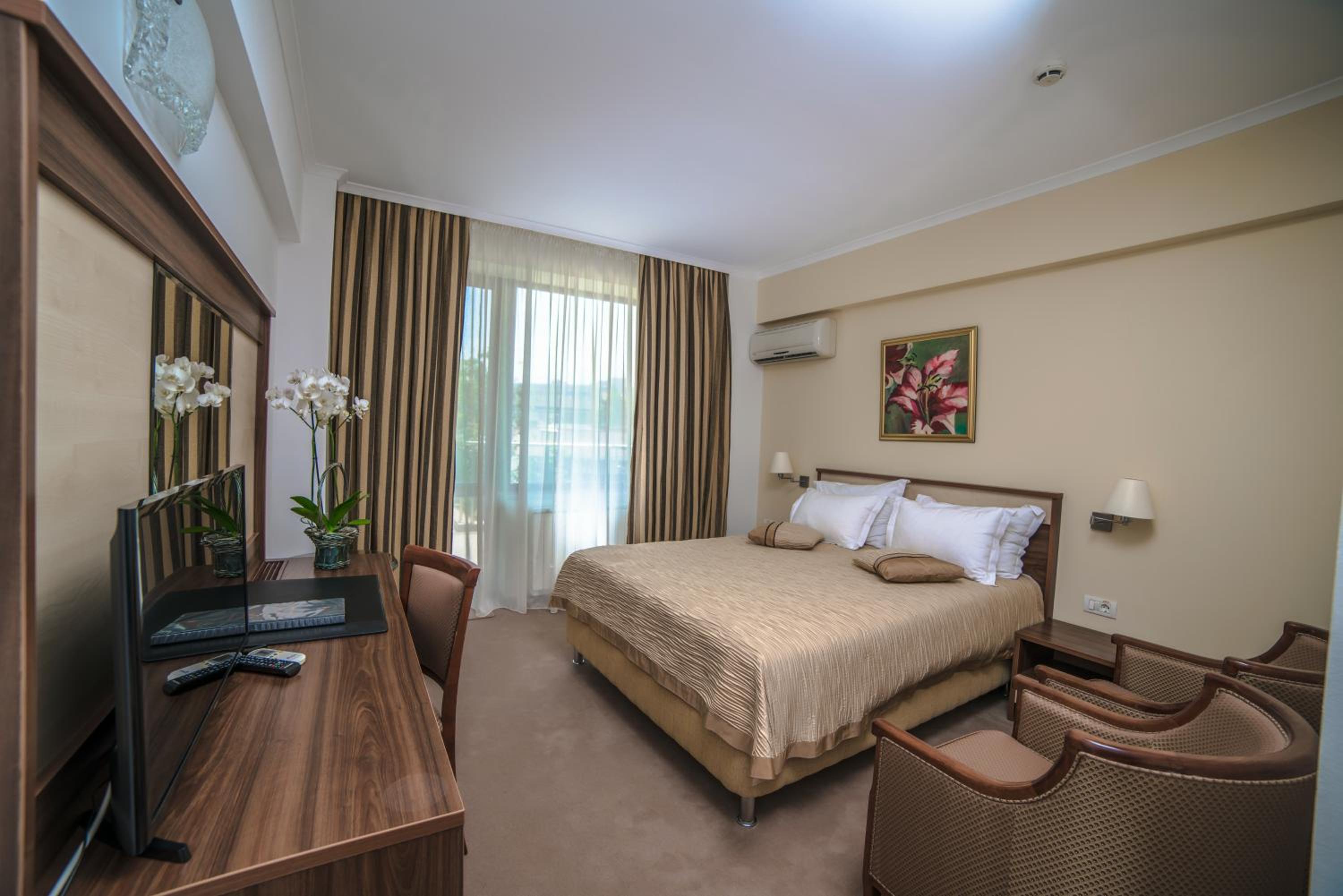 Double Room - Photo 10