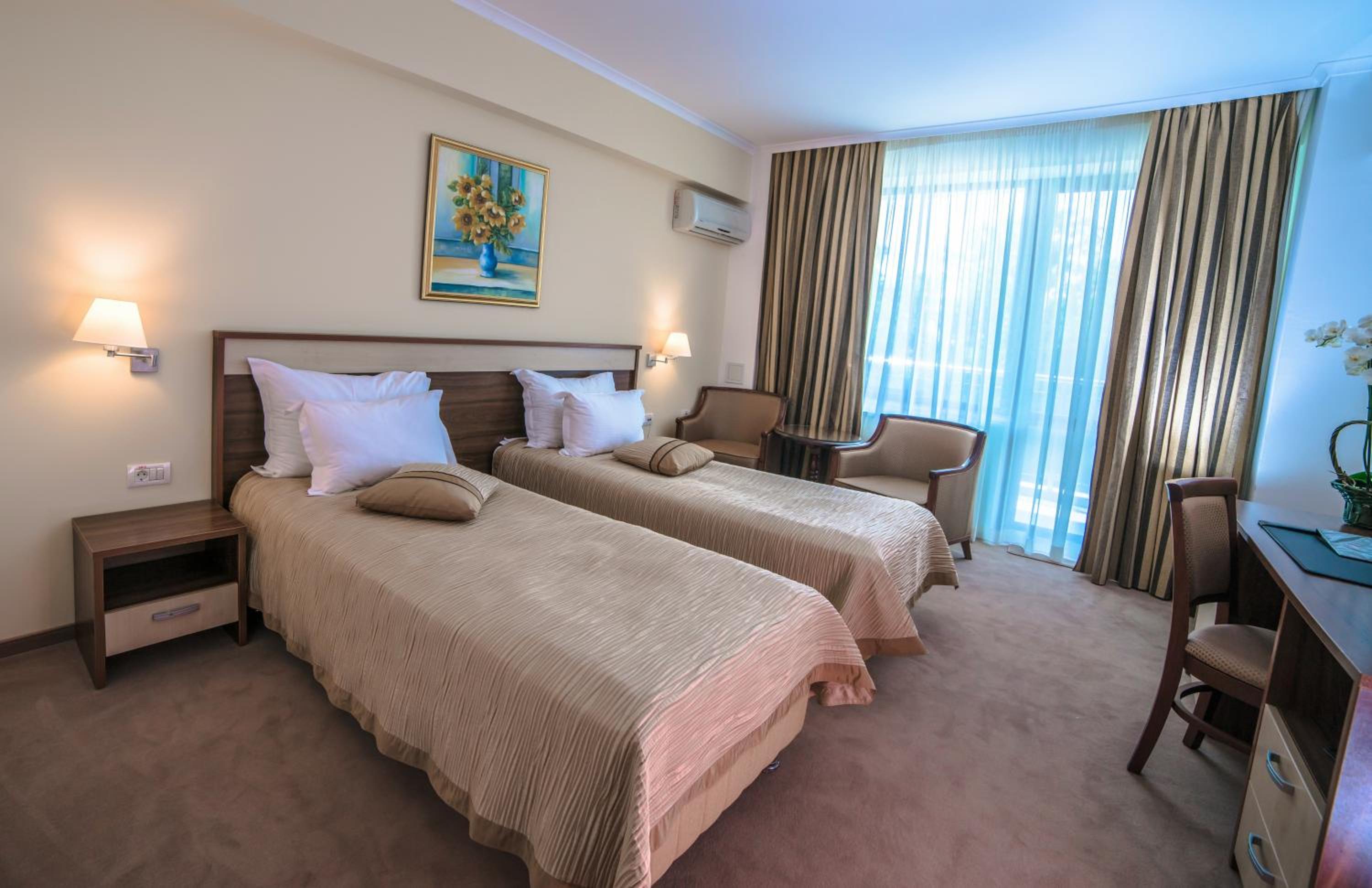 Double Room - Photo 8