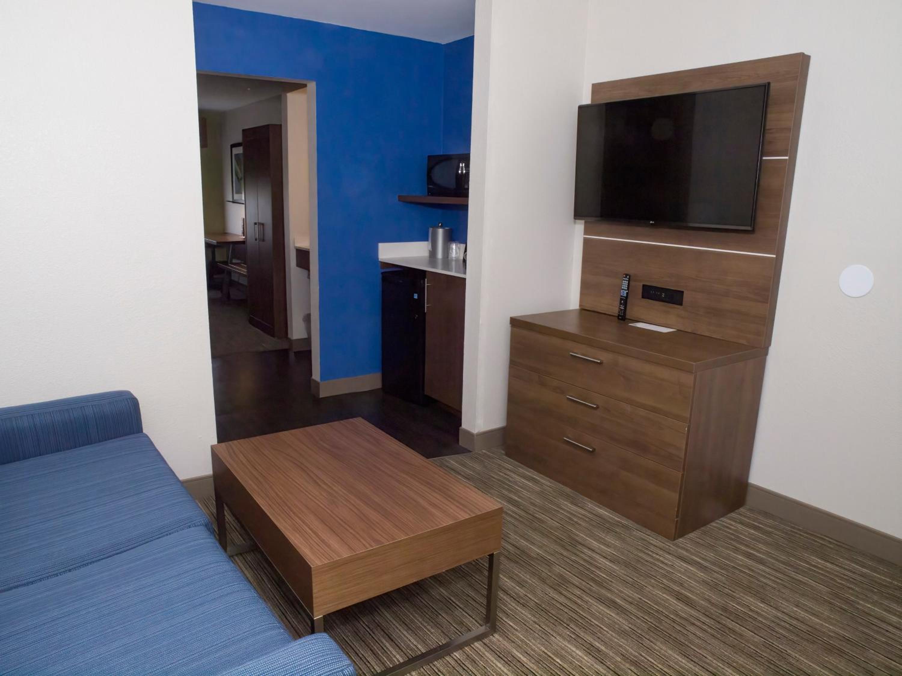 King Suite with Sofa Bed - Photo 5