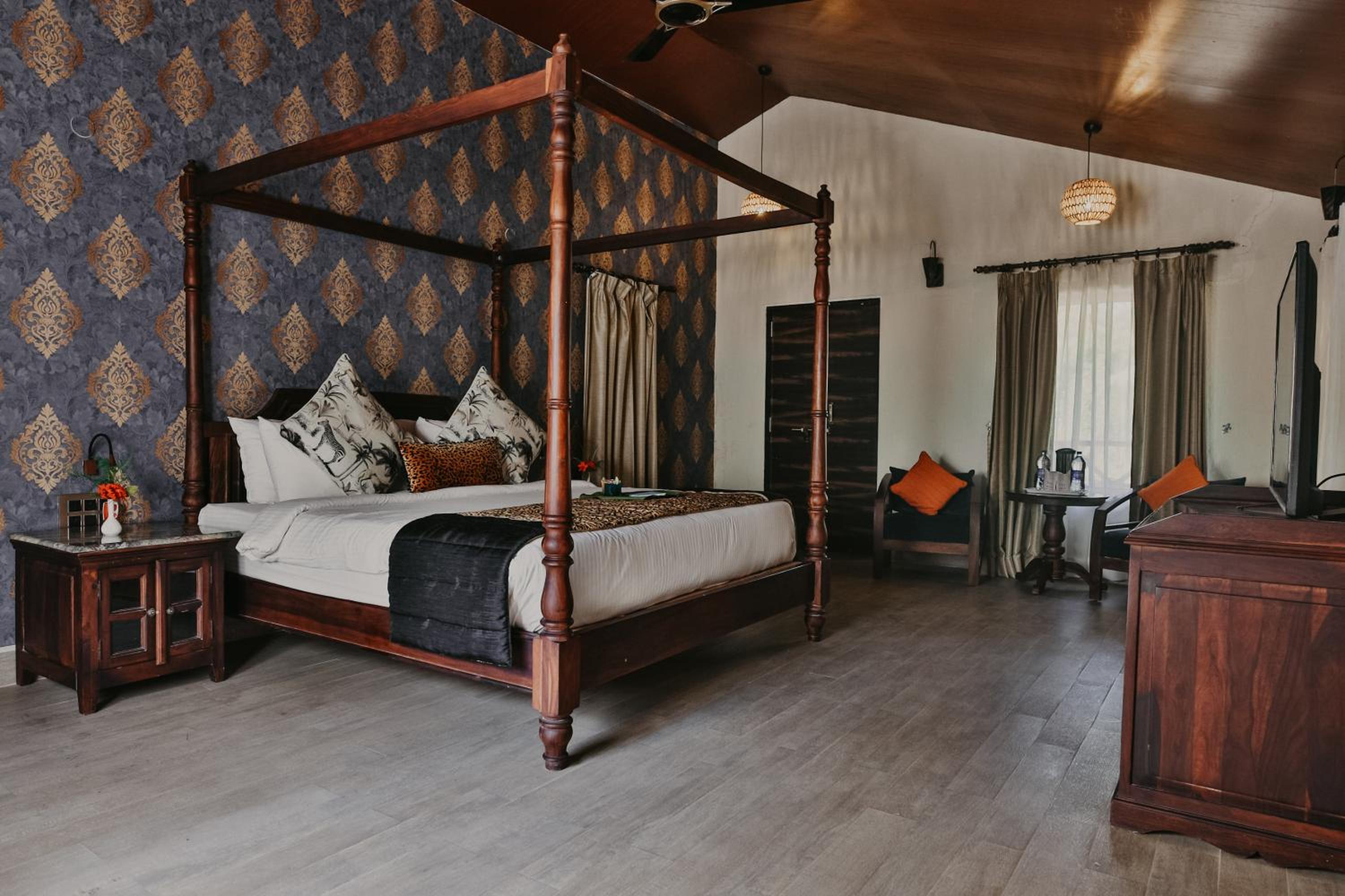 Suite: Complimentary Hi-Tea, Complimentary INR 500 Hotel Credit, 15% Discount on Laundry service - Photo 4