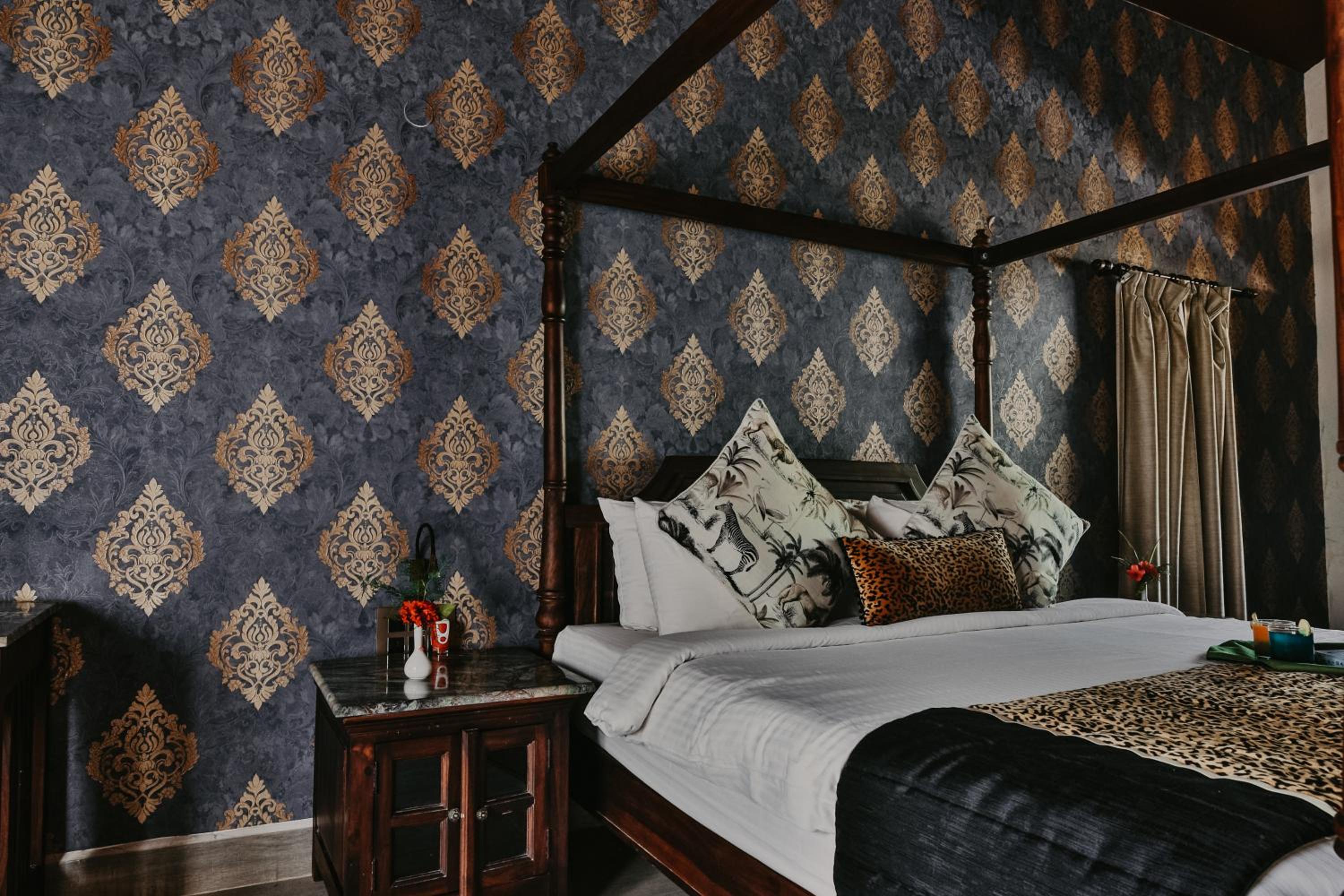Suite: Complimentary Hi-Tea, Complimentary INR 500 Hotel Credit, 15% Discount on Laundry service - Photo 1