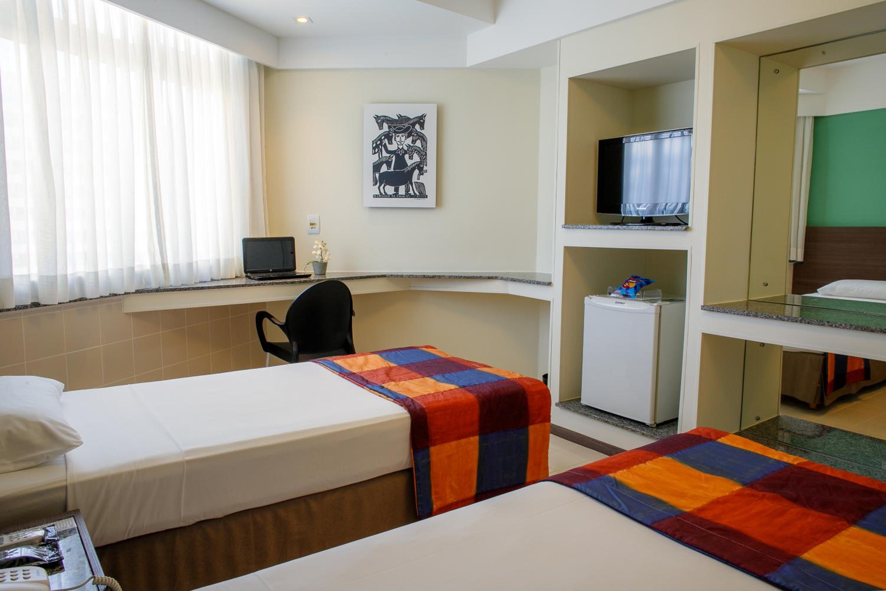Standard Twin Room - Photo 4