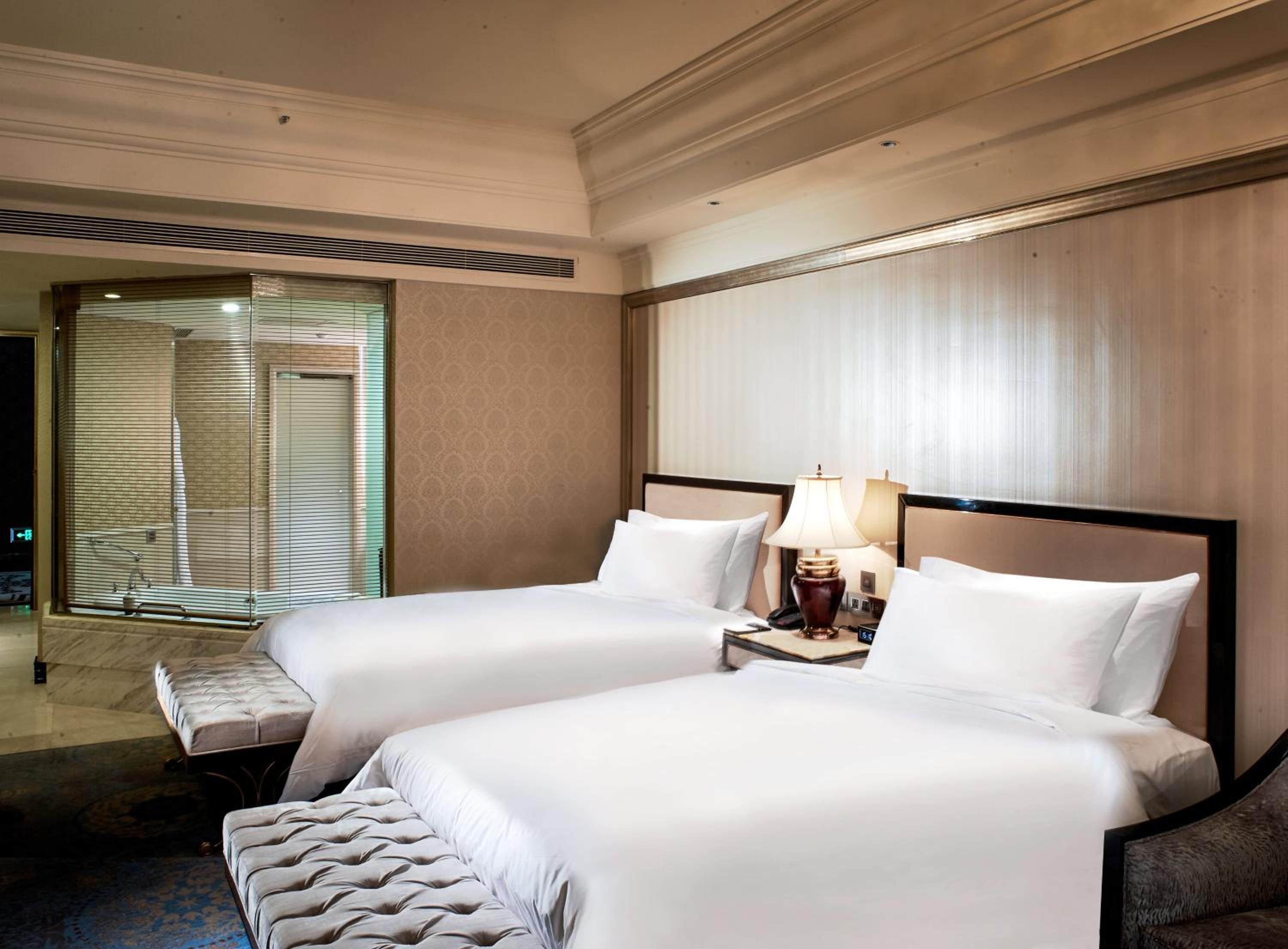 Classic Twin Room with City View
