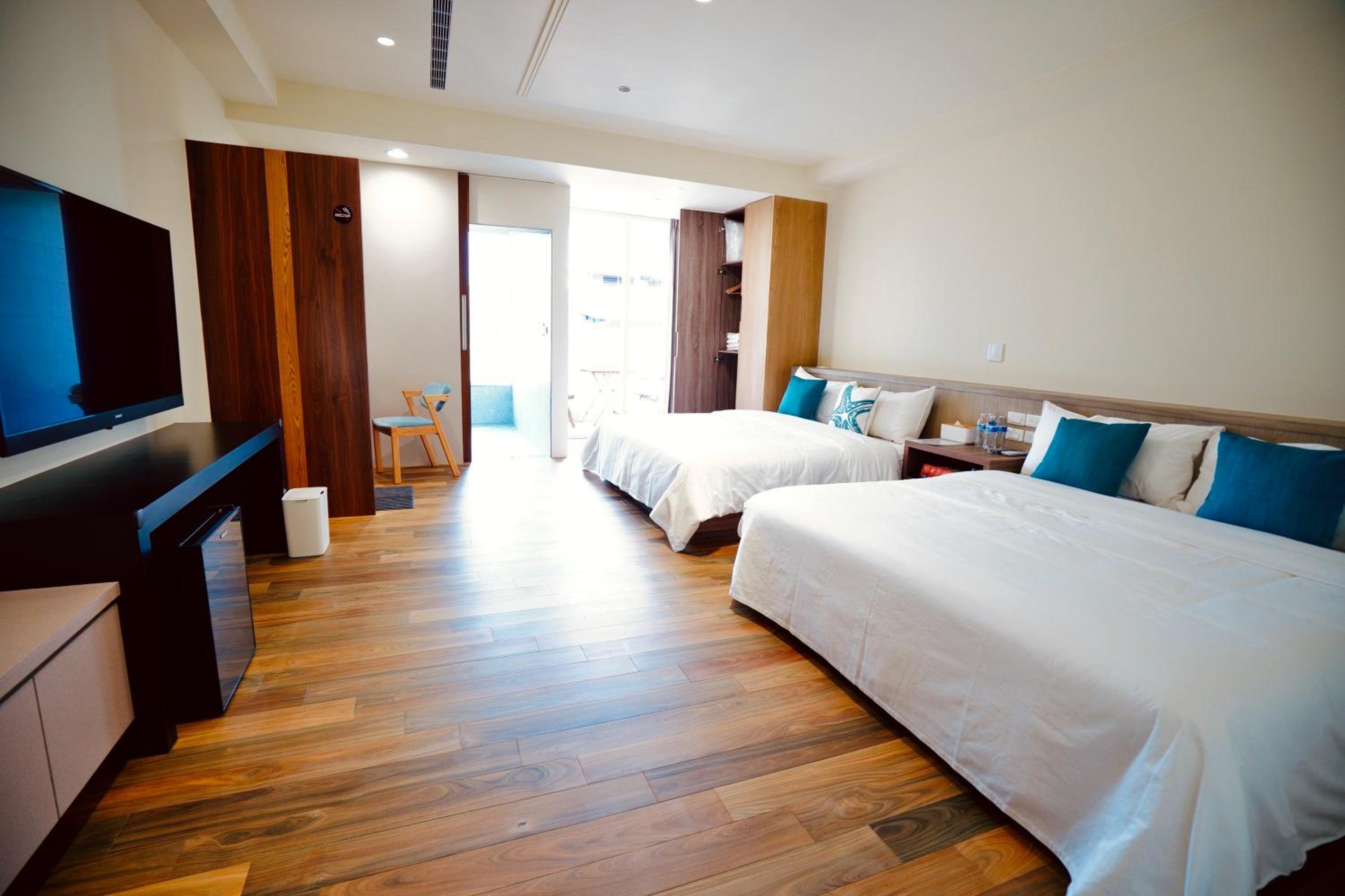 Deluxe Quadruple Room - Photo 2