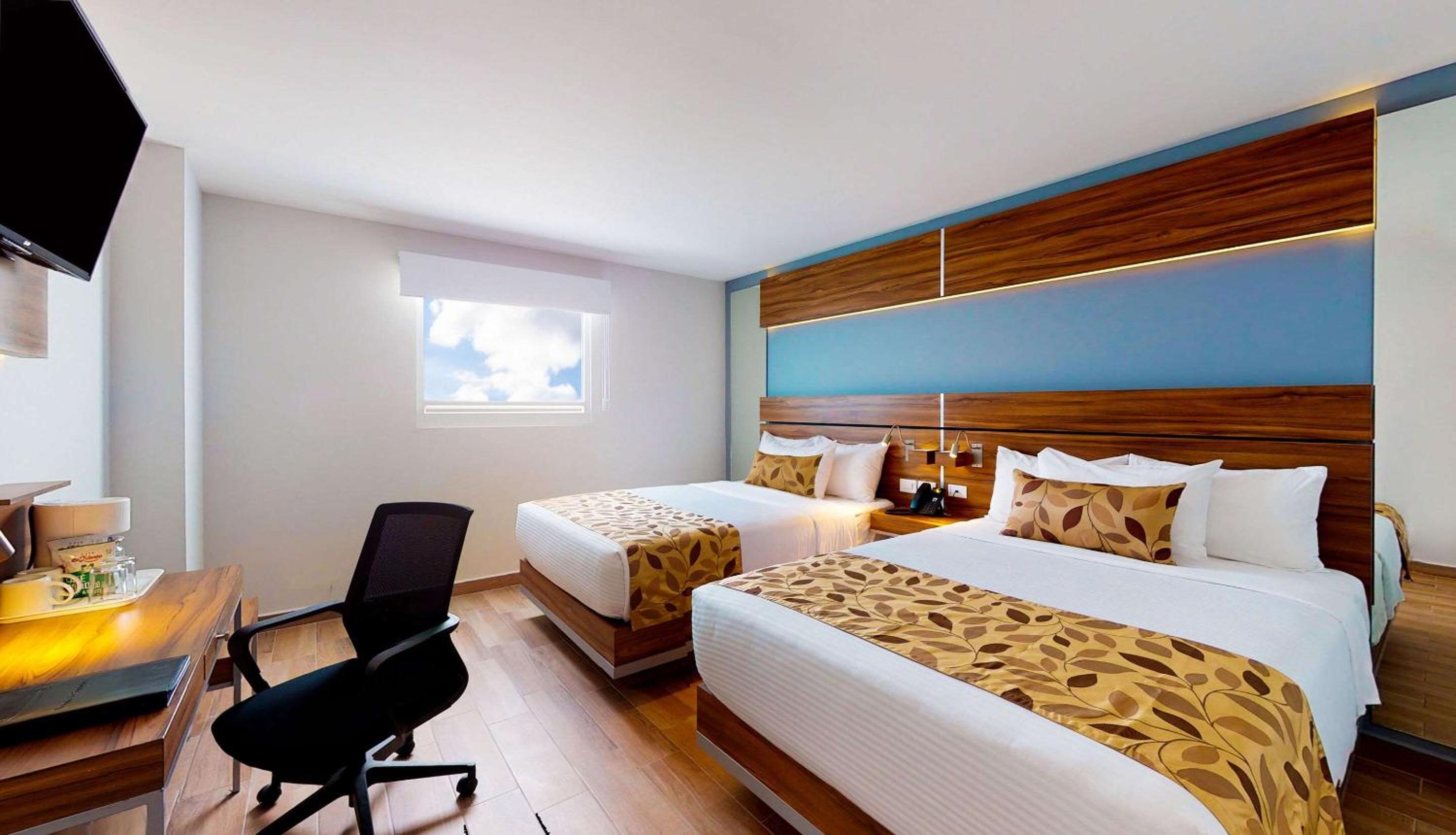 Double Room with Two Double Beds - Non-Smoking - Photo 3