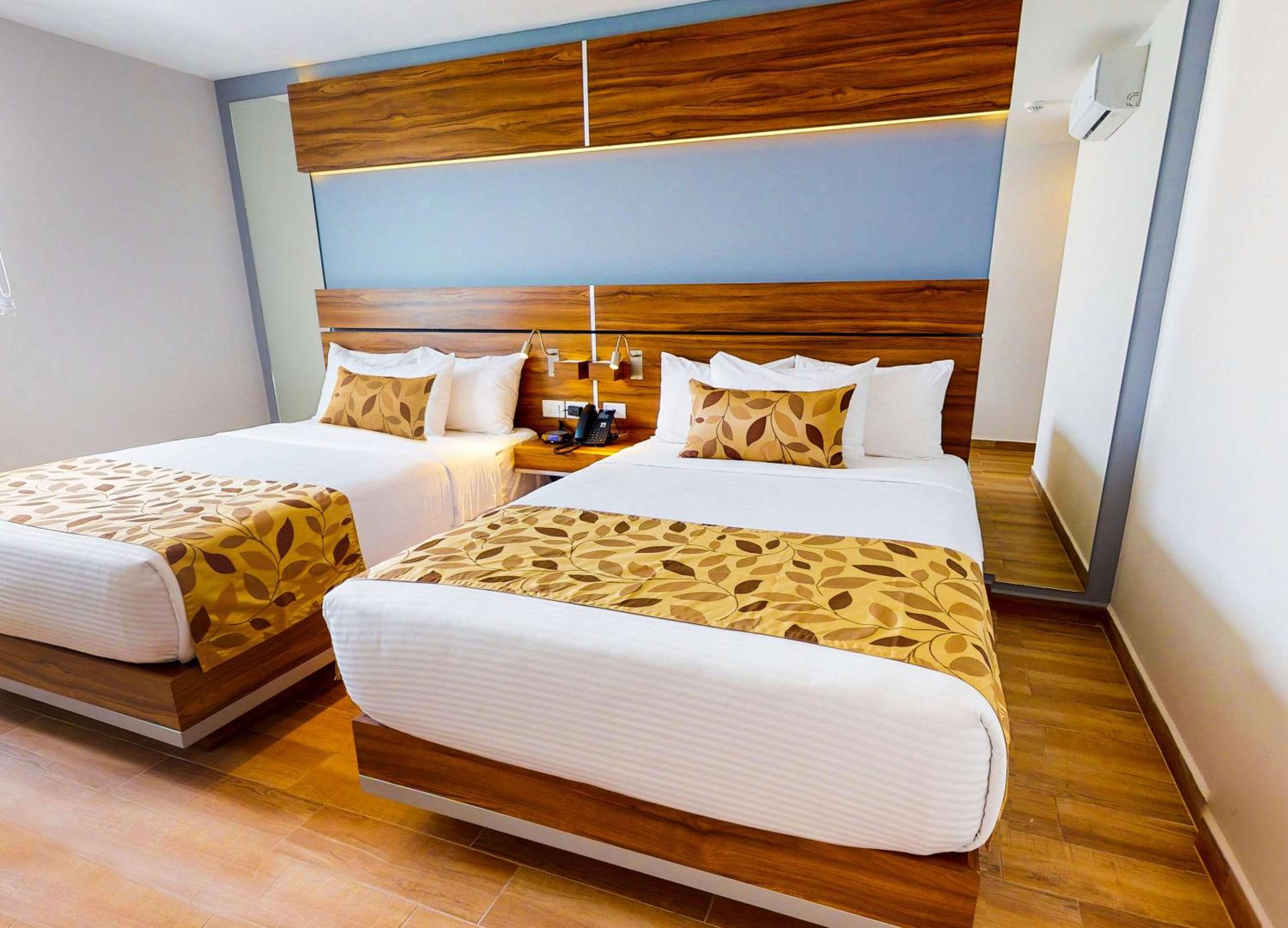 Double Room with Two Double Beds - Non-Smoking - Photo 1