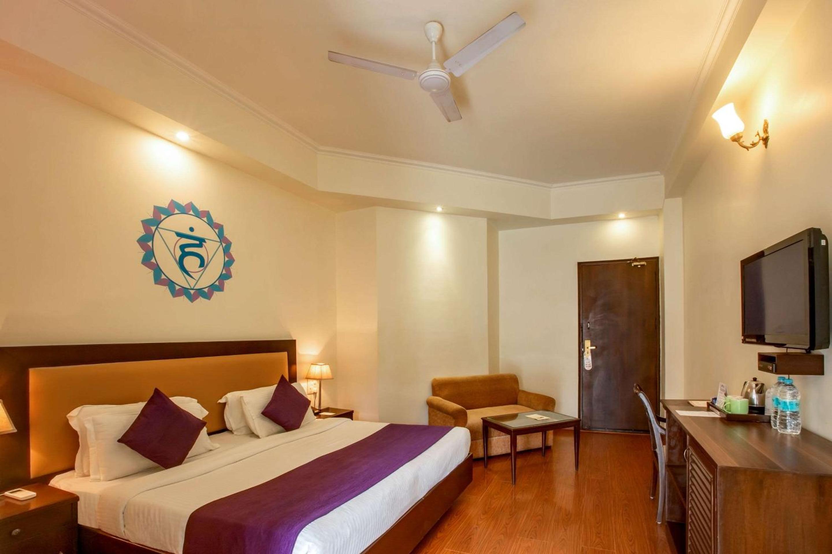 Deluxe Room - Photo 6