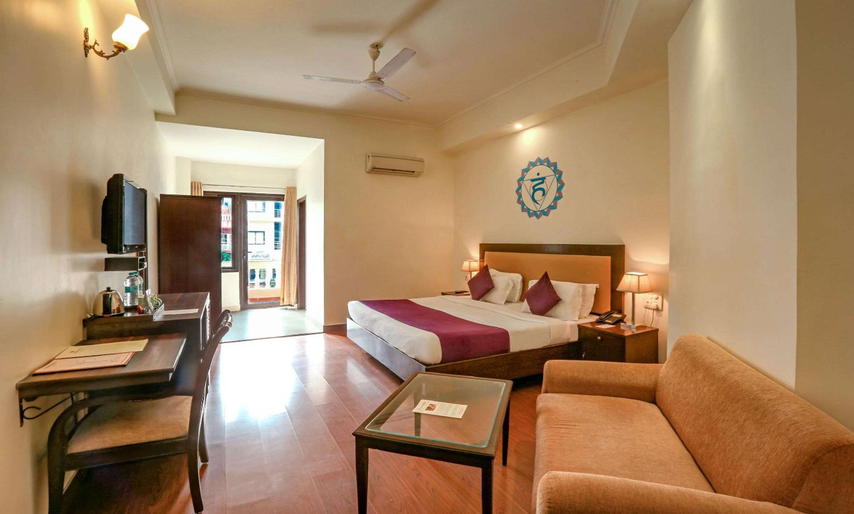 Deluxe Room - Photo 2