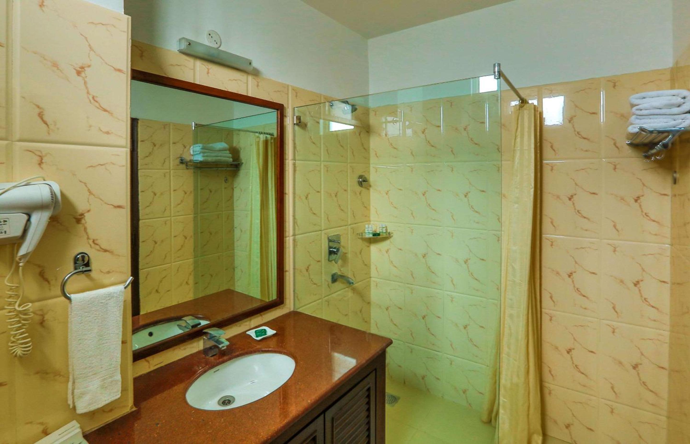 Deluxe Room - Photo 3