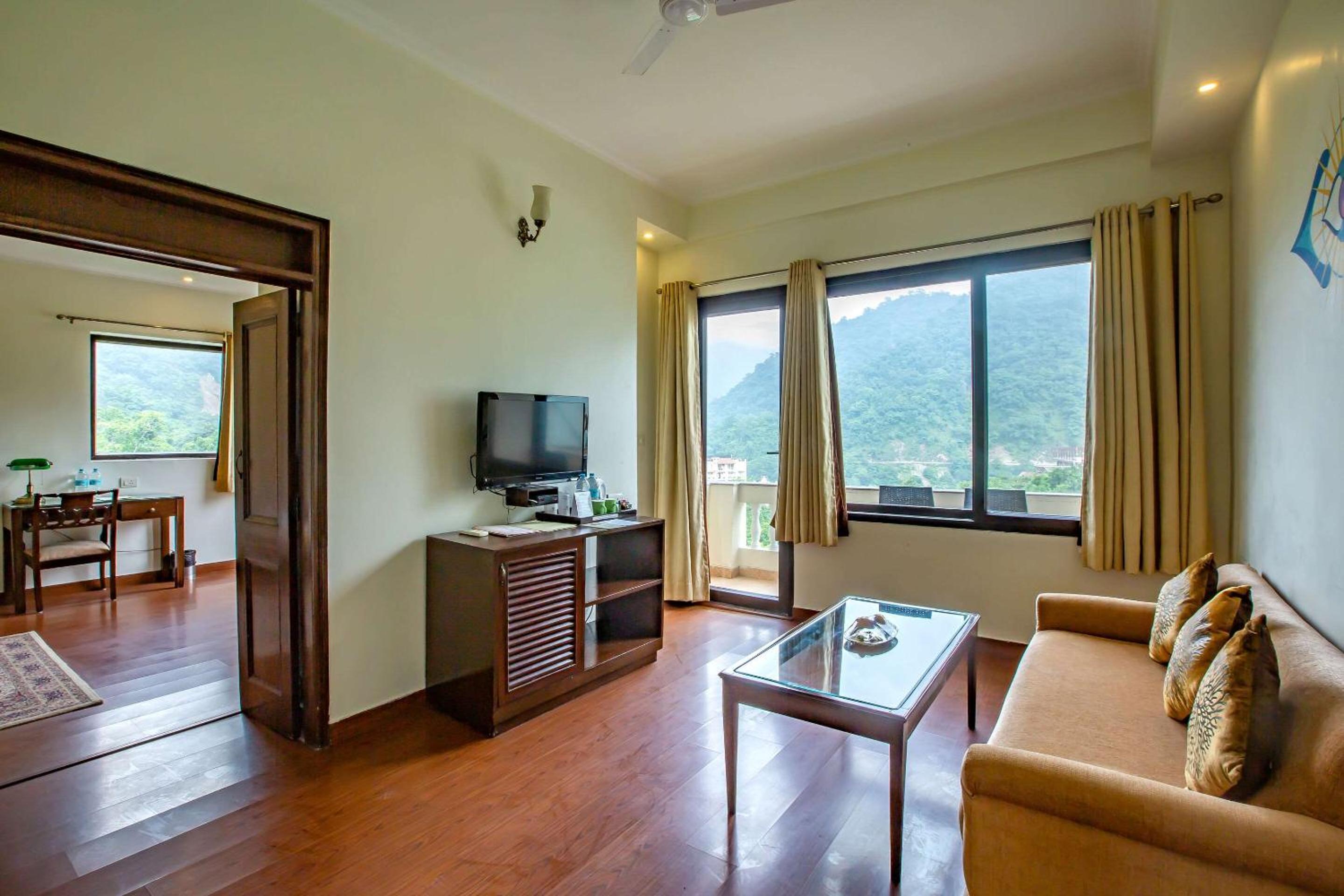 Suite Room - Photo 3