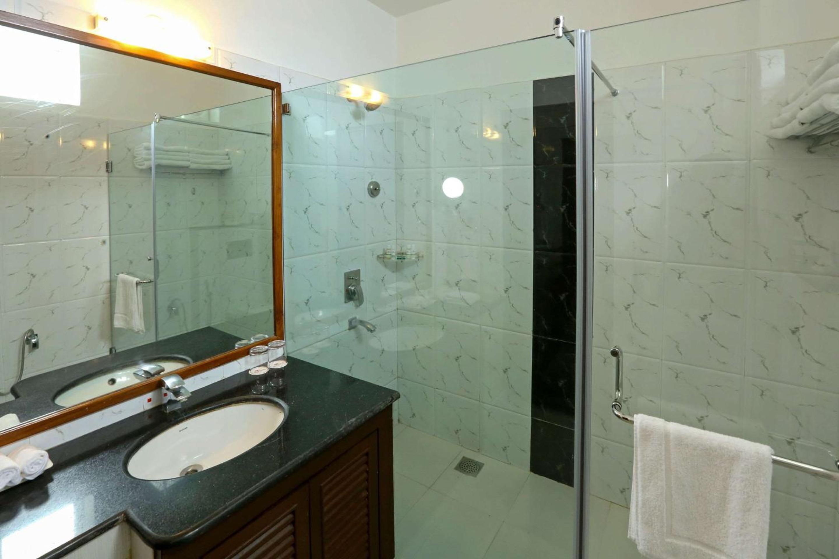Suite Room - Photo 5