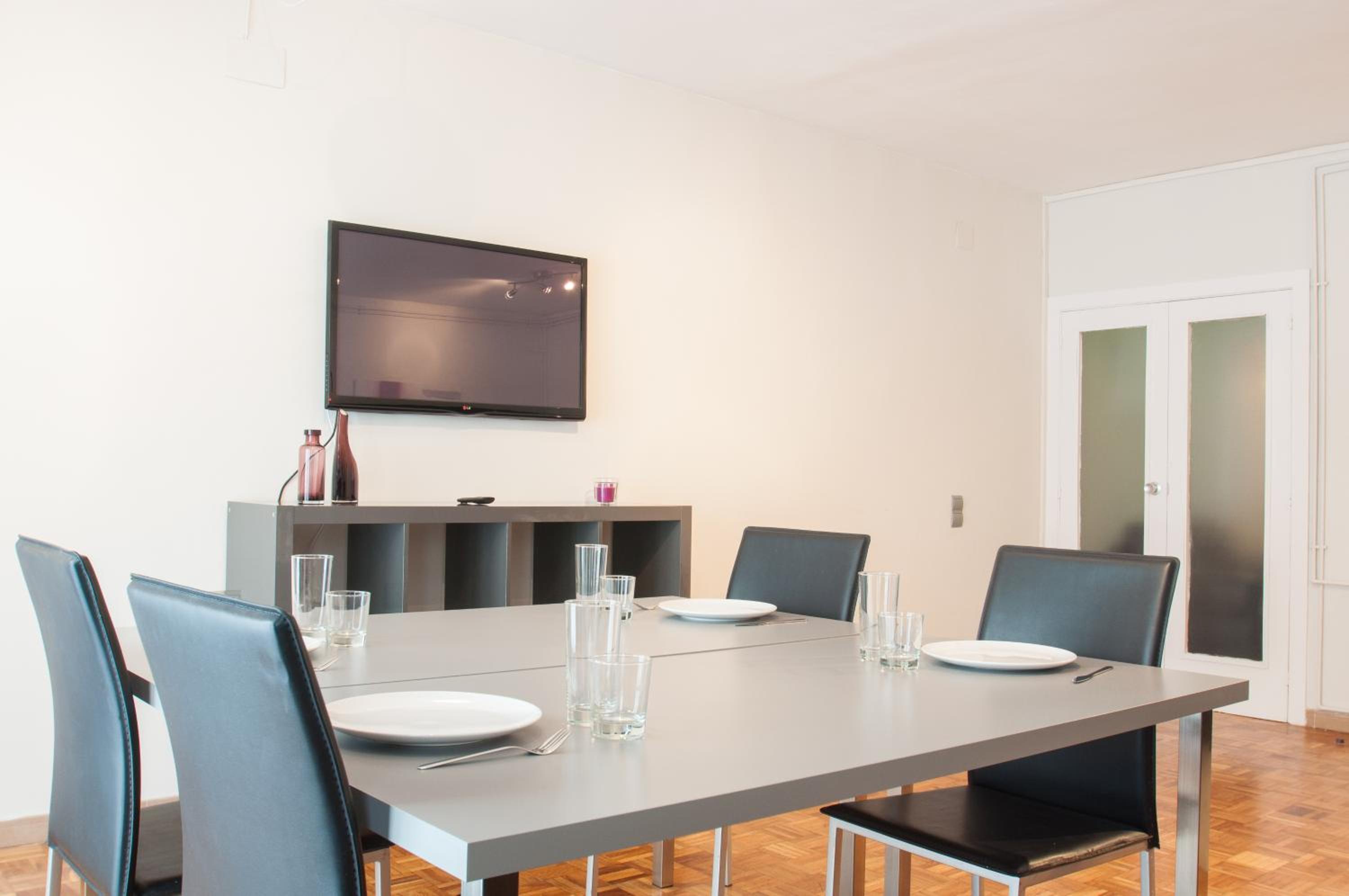 Three-Bedroom Apartment (10 Adults) photo 3