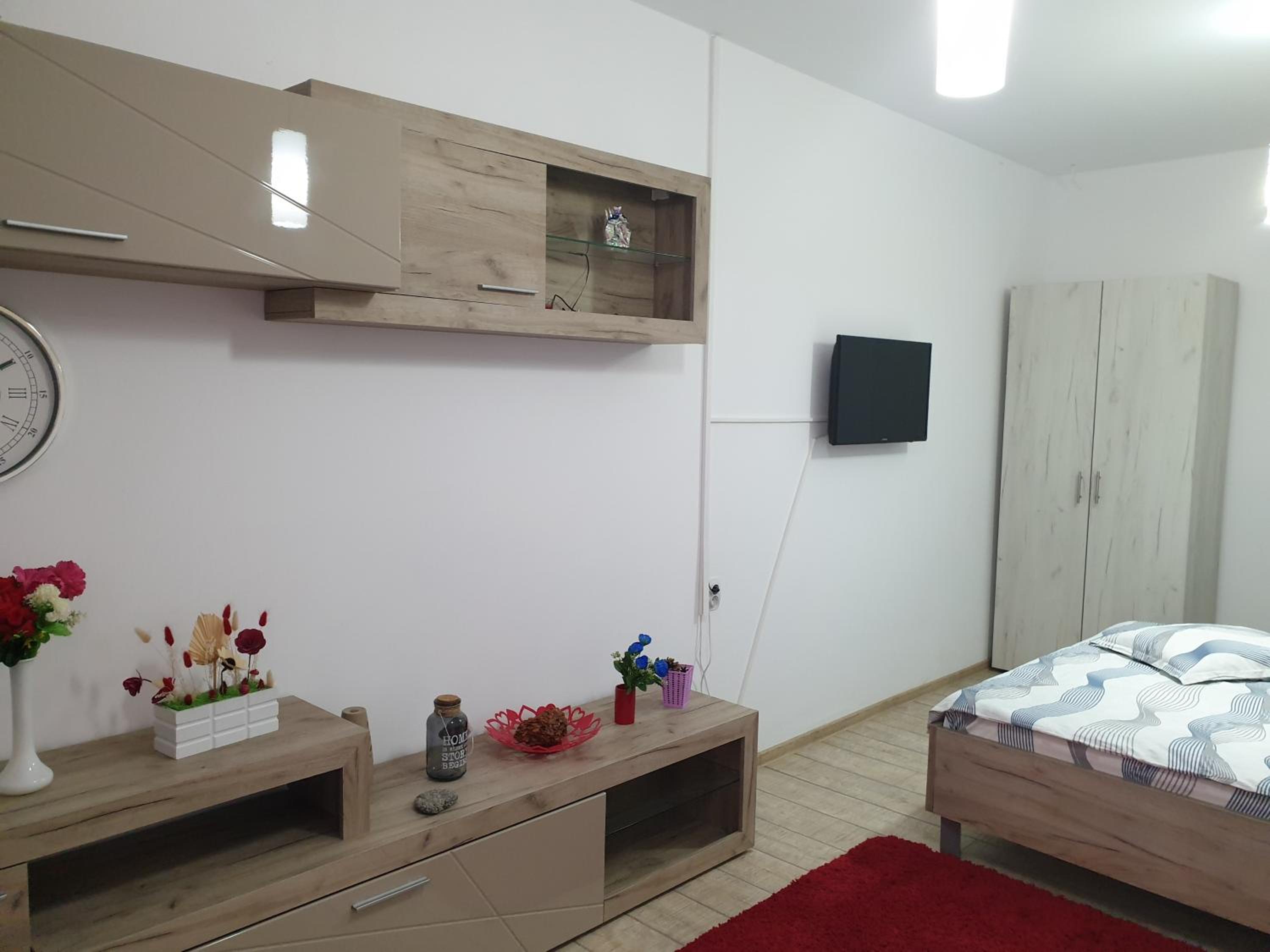 One-Bedroom Apartment - Photo 1