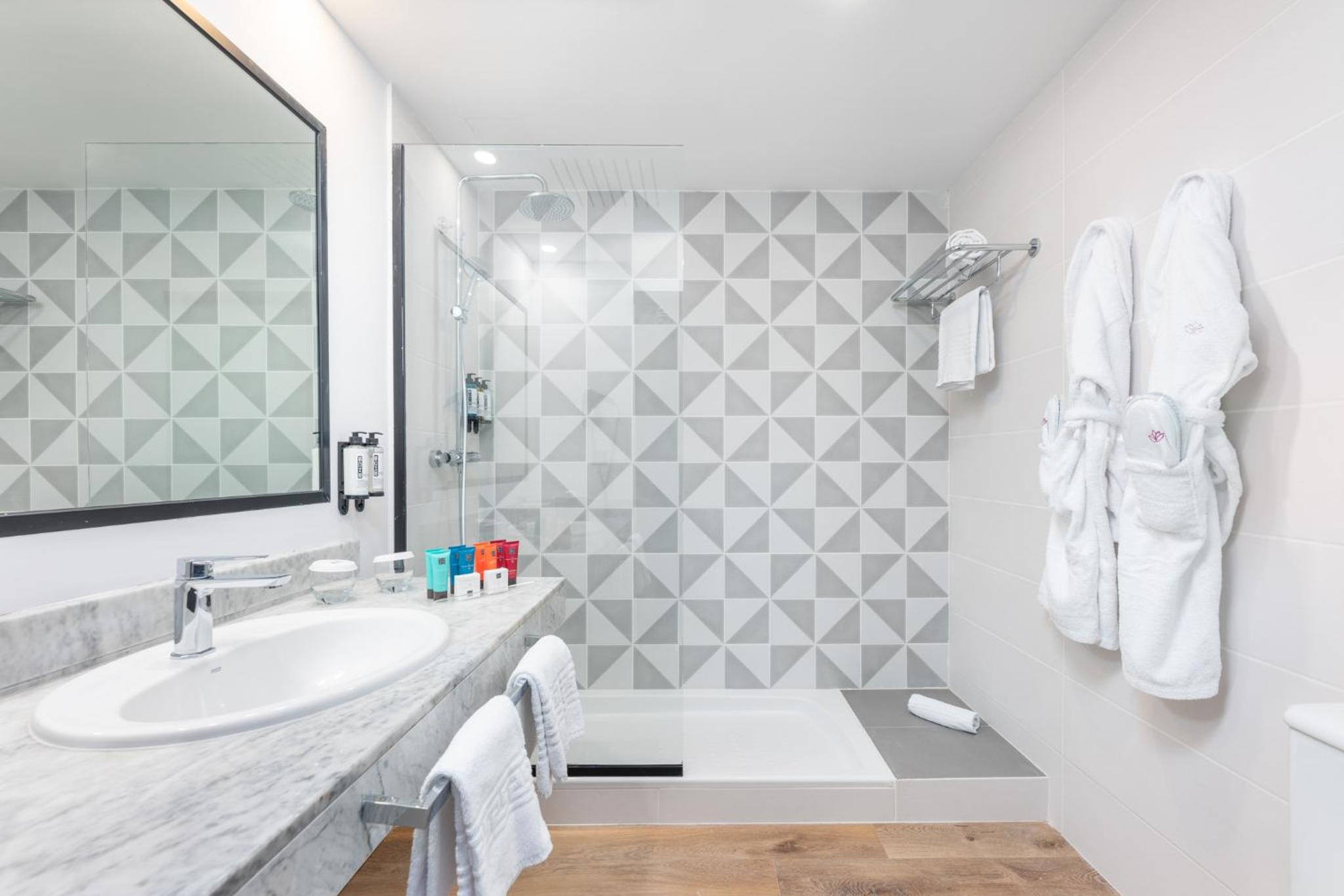 Junior Suite (2 Adults + 1 Child)