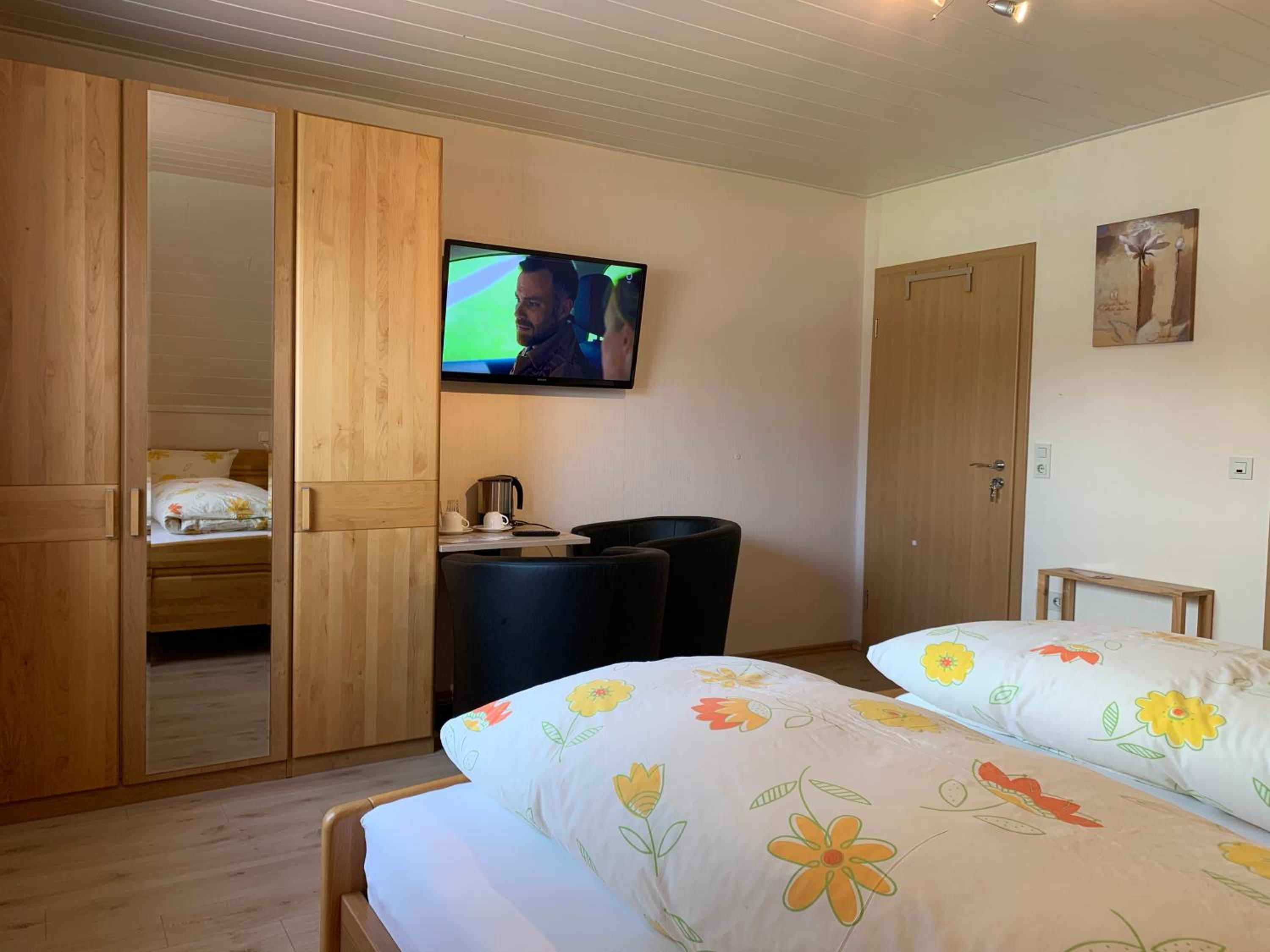 Budget Double Room photo 3