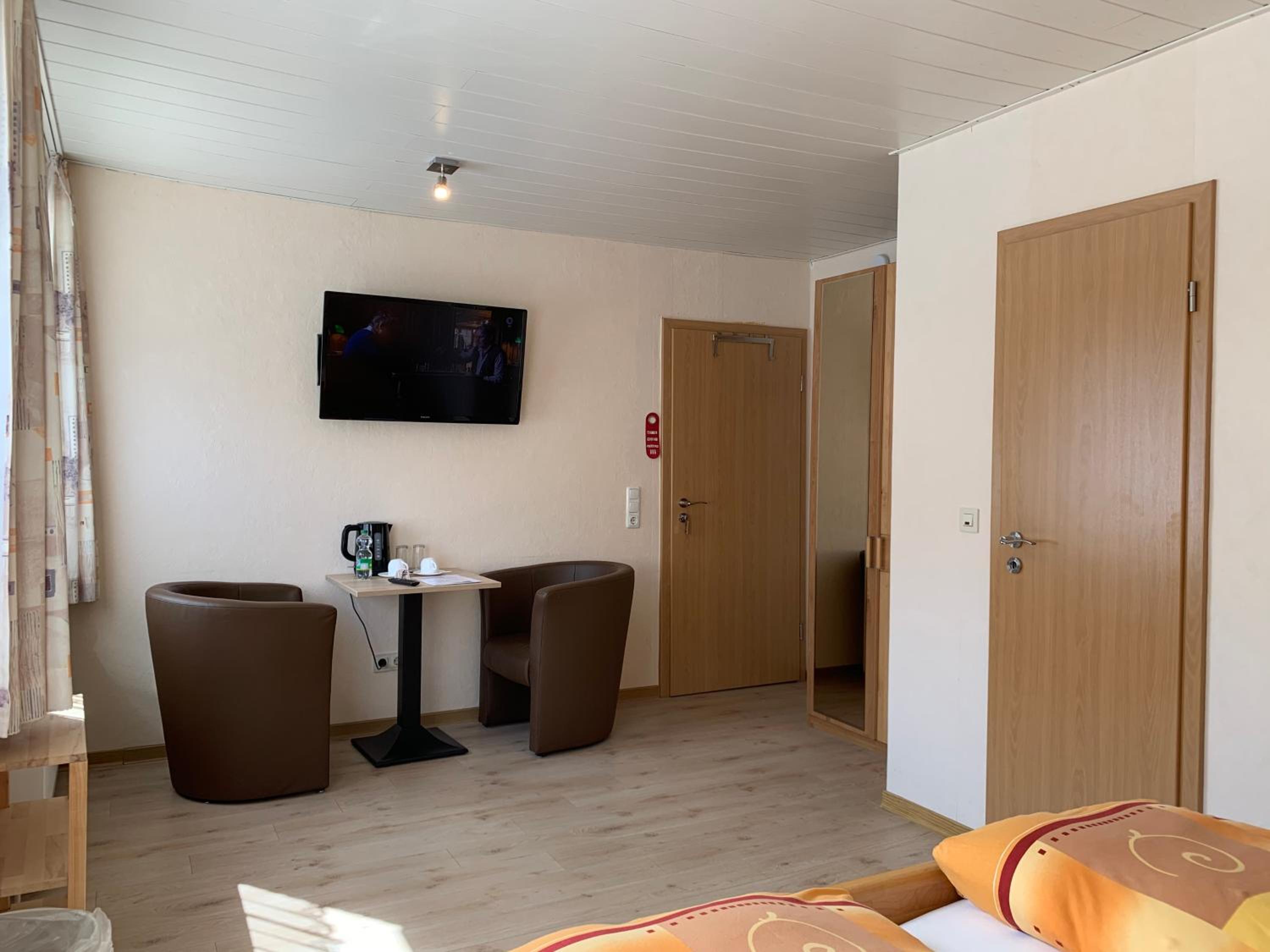 Budget Double Room photo 3