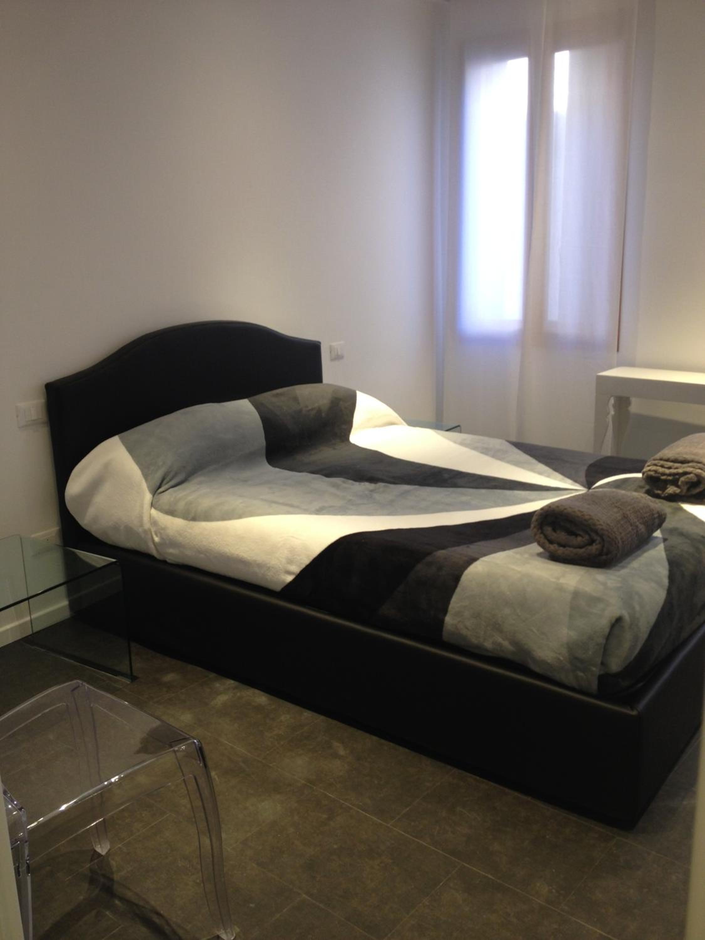 Three-Bedroom Apartment with Terrace - Annex photo 1