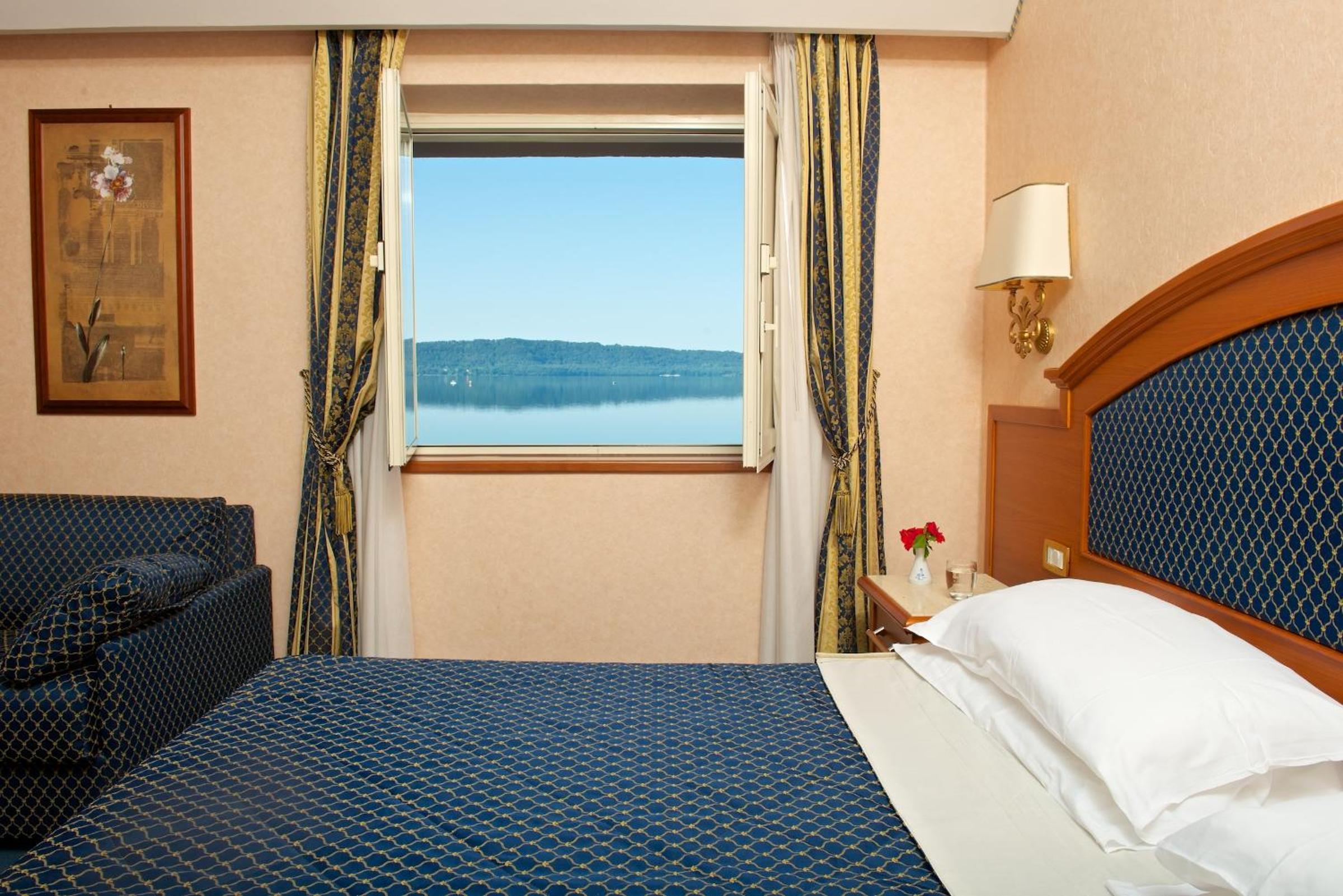 Triple Room with Lake View photo 1