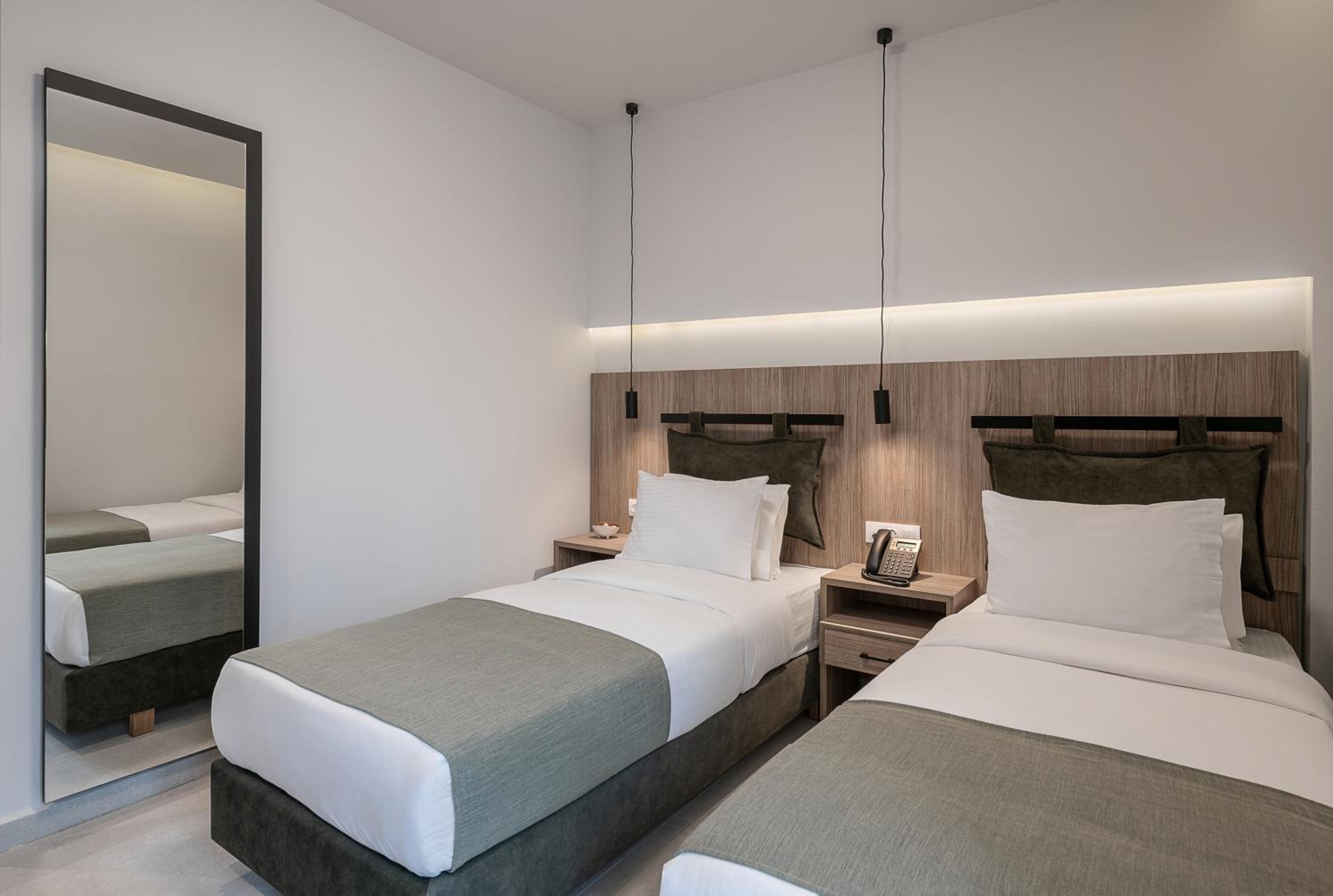 Twin Room with Balcony - Photo 5