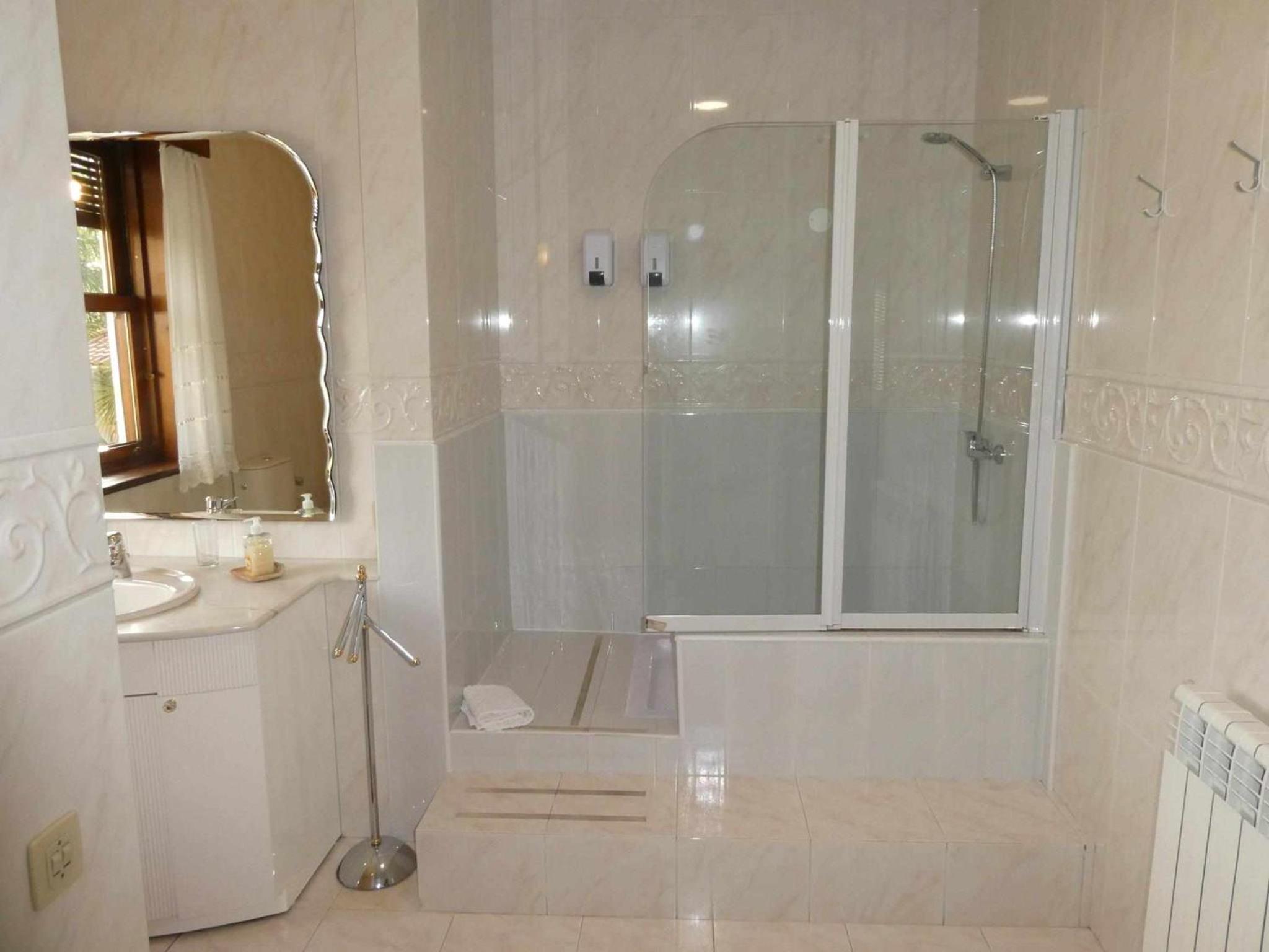 Triple Room with View - Photo 15