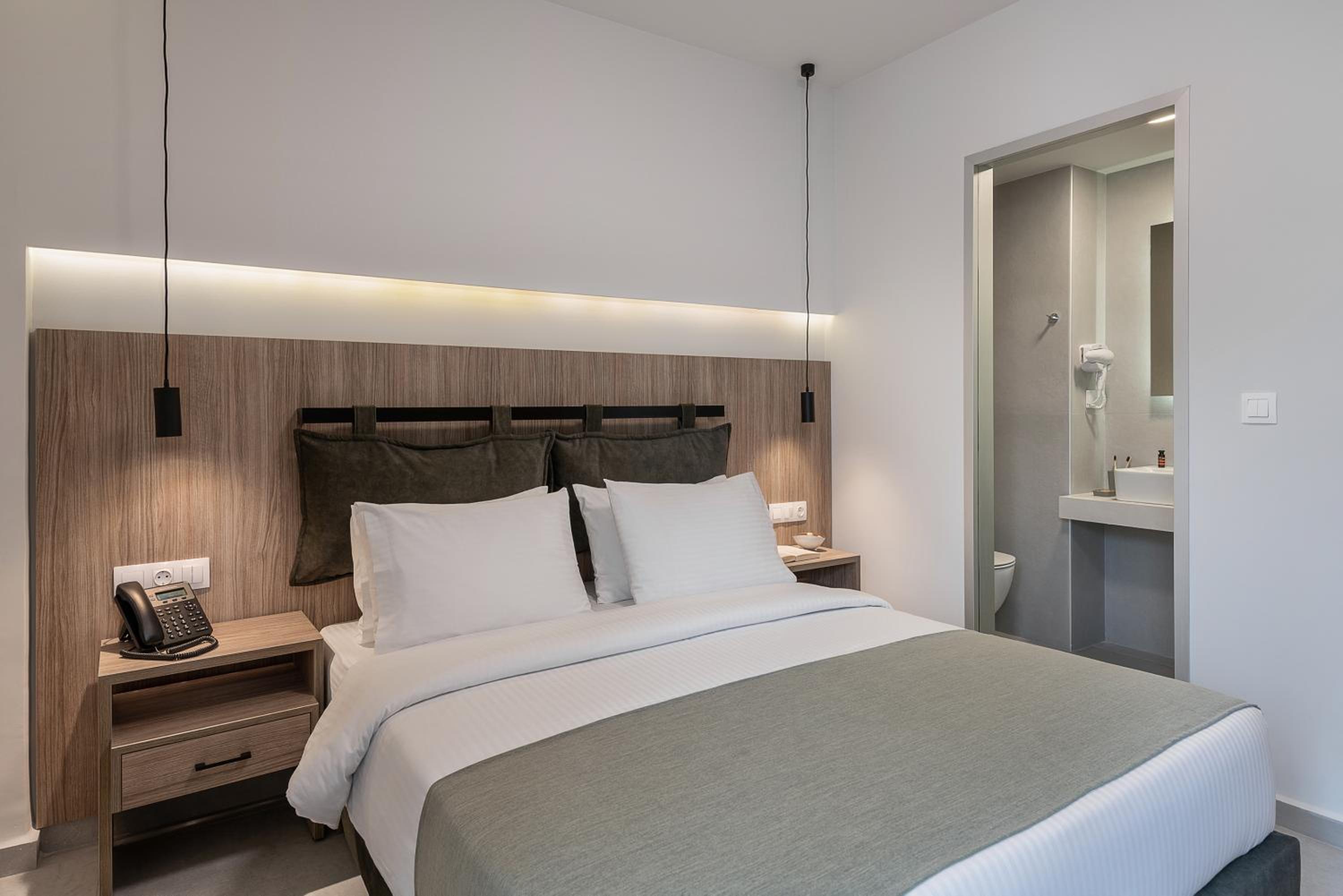 Double Room with Balcony - Photo 7