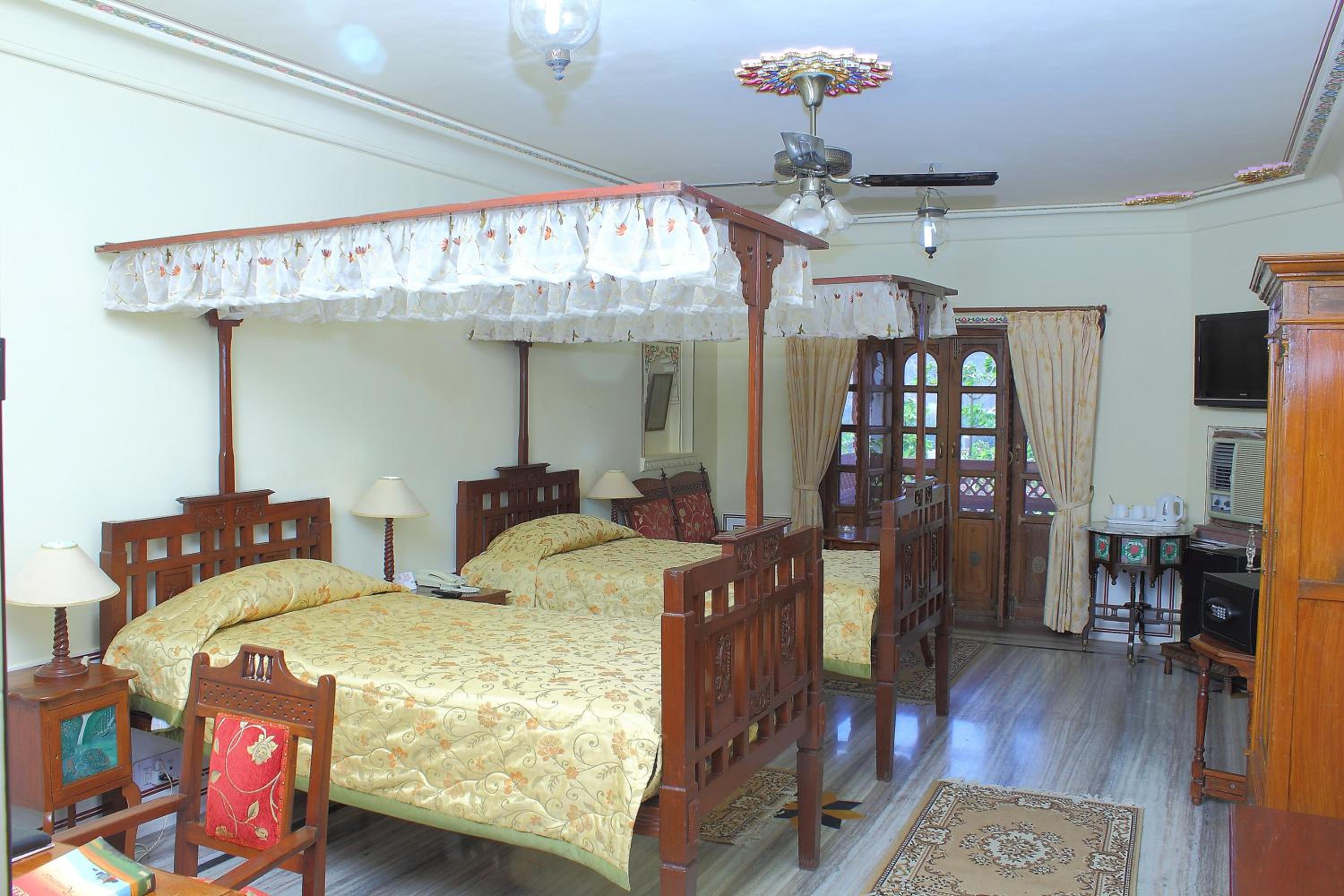 Superior Deluxe Double or Twin Room  photo 3
