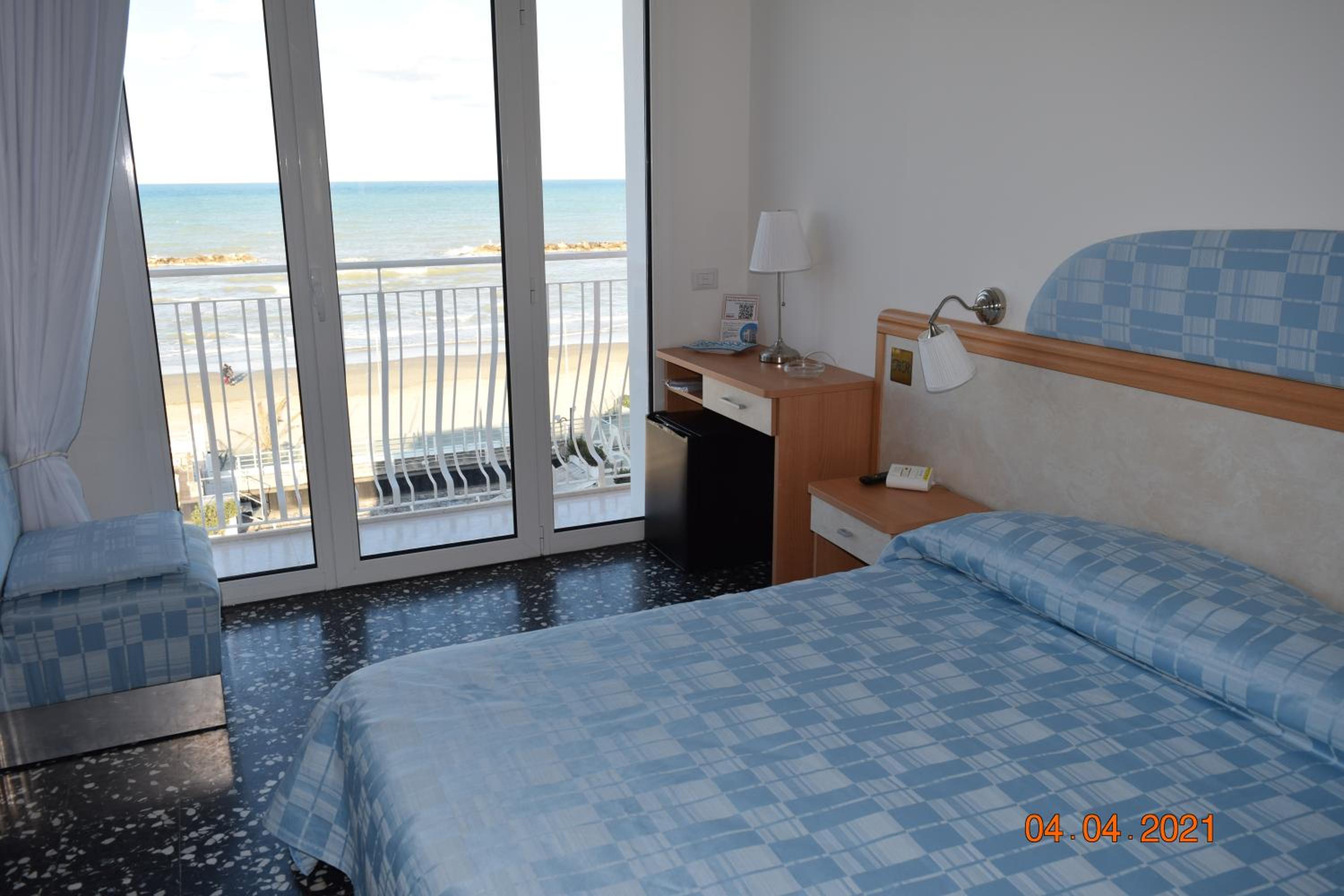 Double Room with Balcony and Sea View photo 1