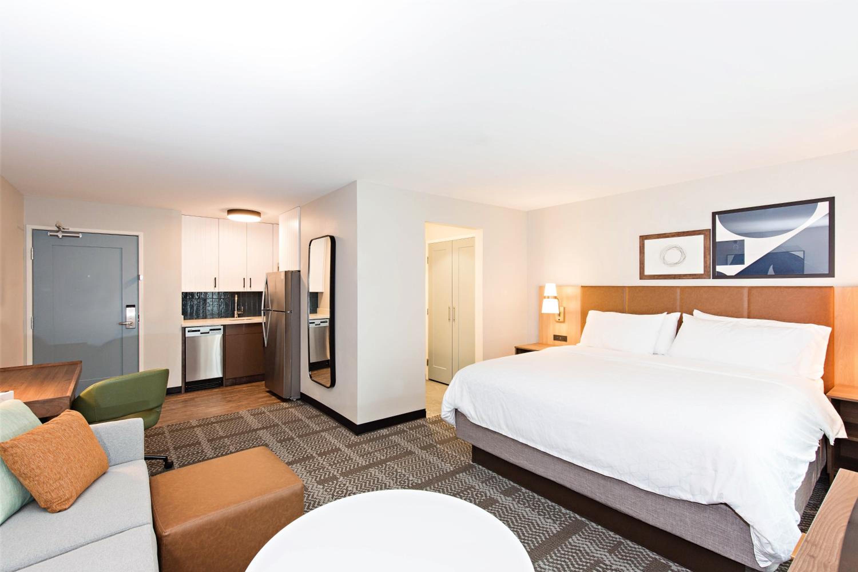 King Studio Suite - Photo 10