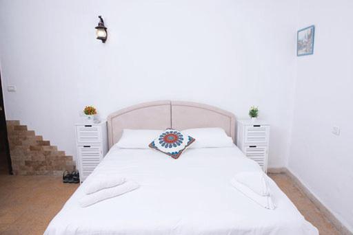 Economy Double Room - Photo 10