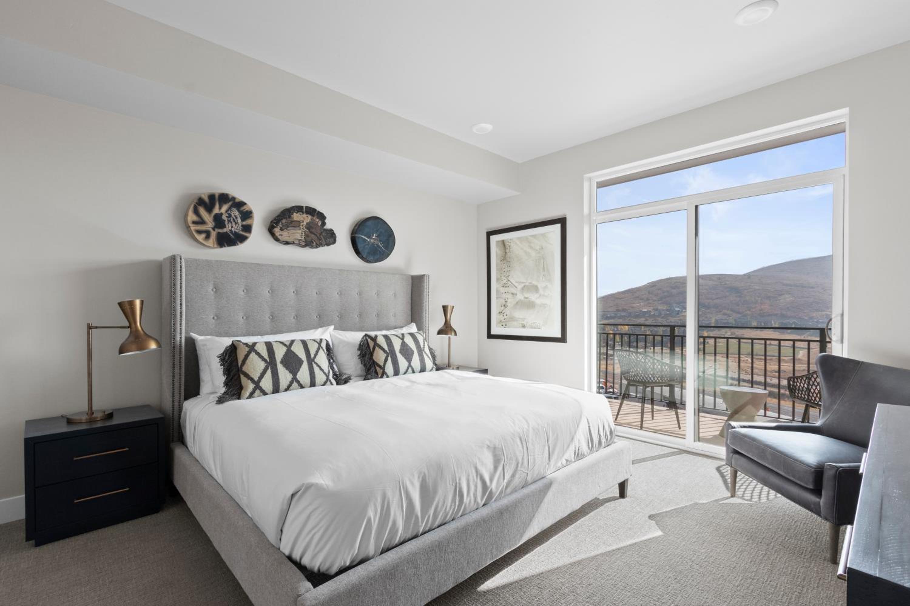 2-bedroom mountain view luxury suite, 2 Queens