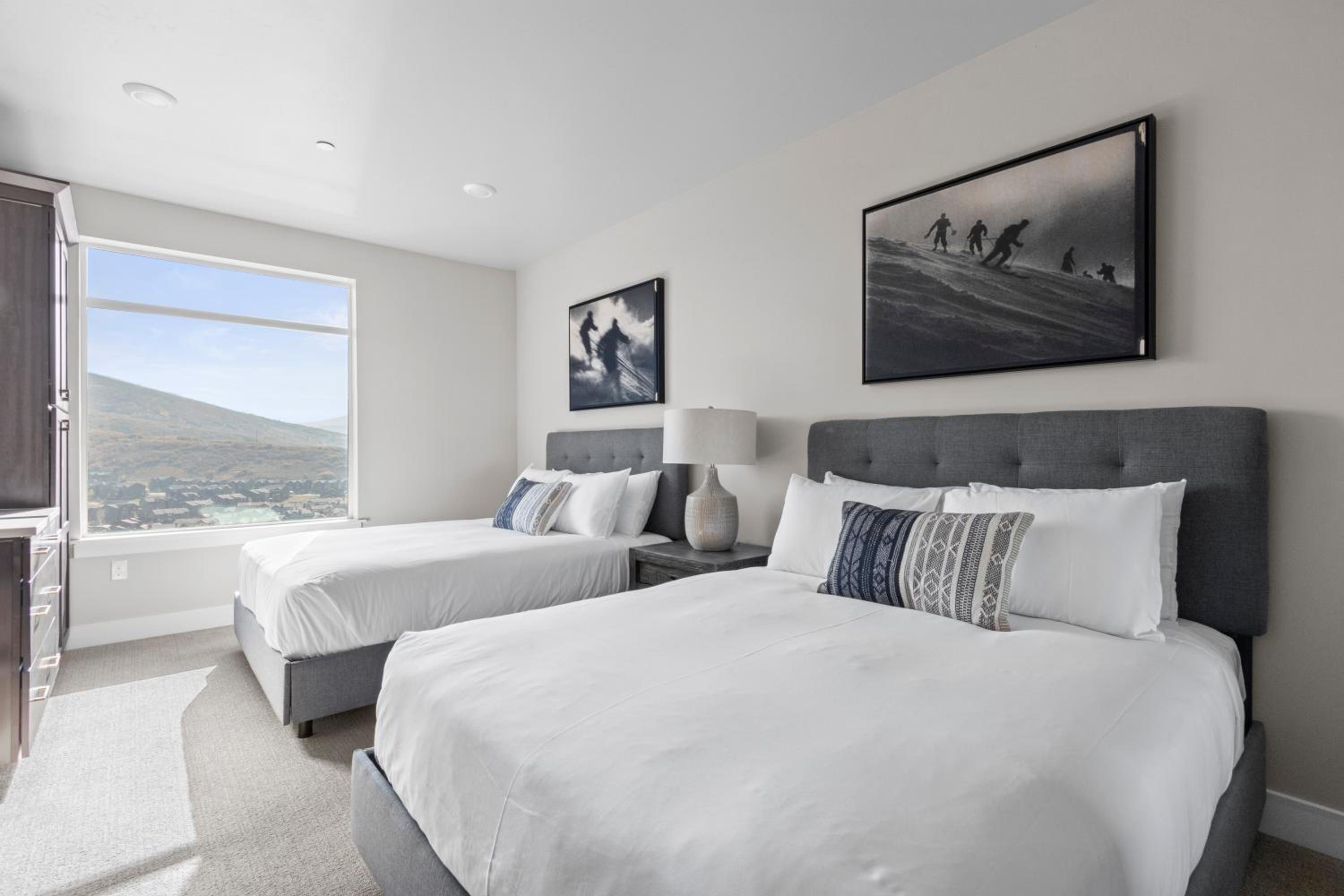 Standard Mountain View Room - 2 Queens
