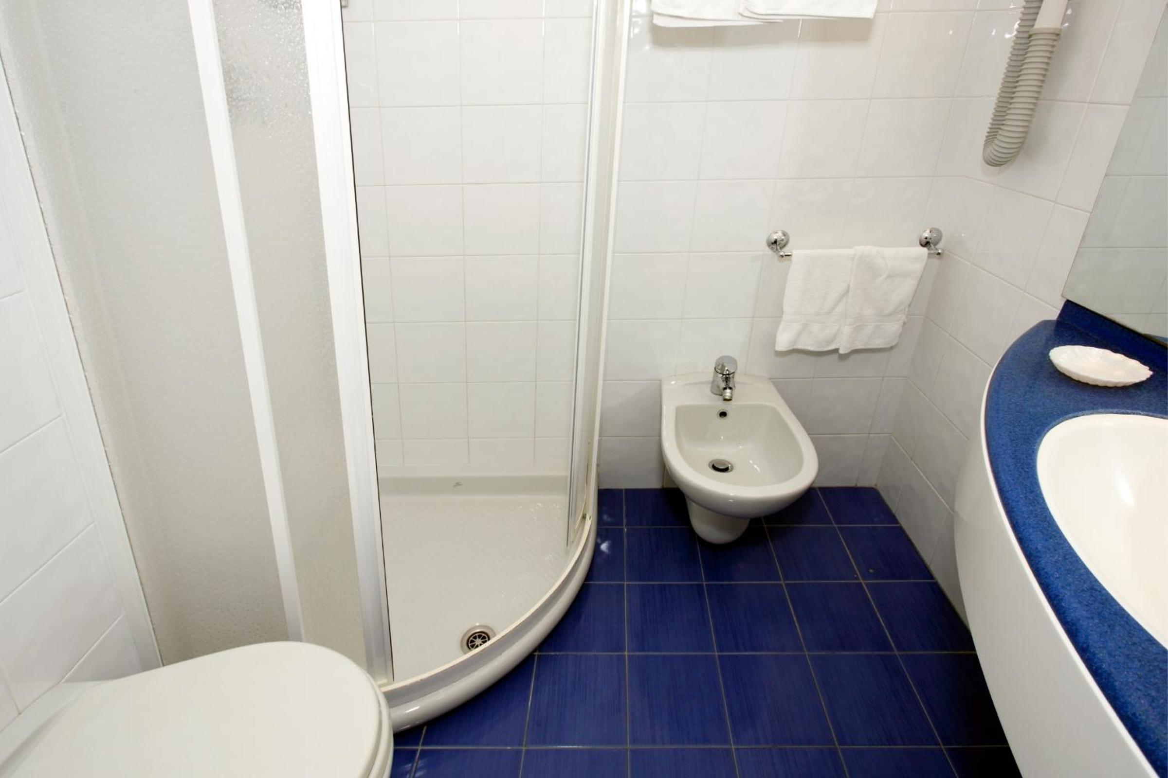 Standard Double or Twin Room photo 3