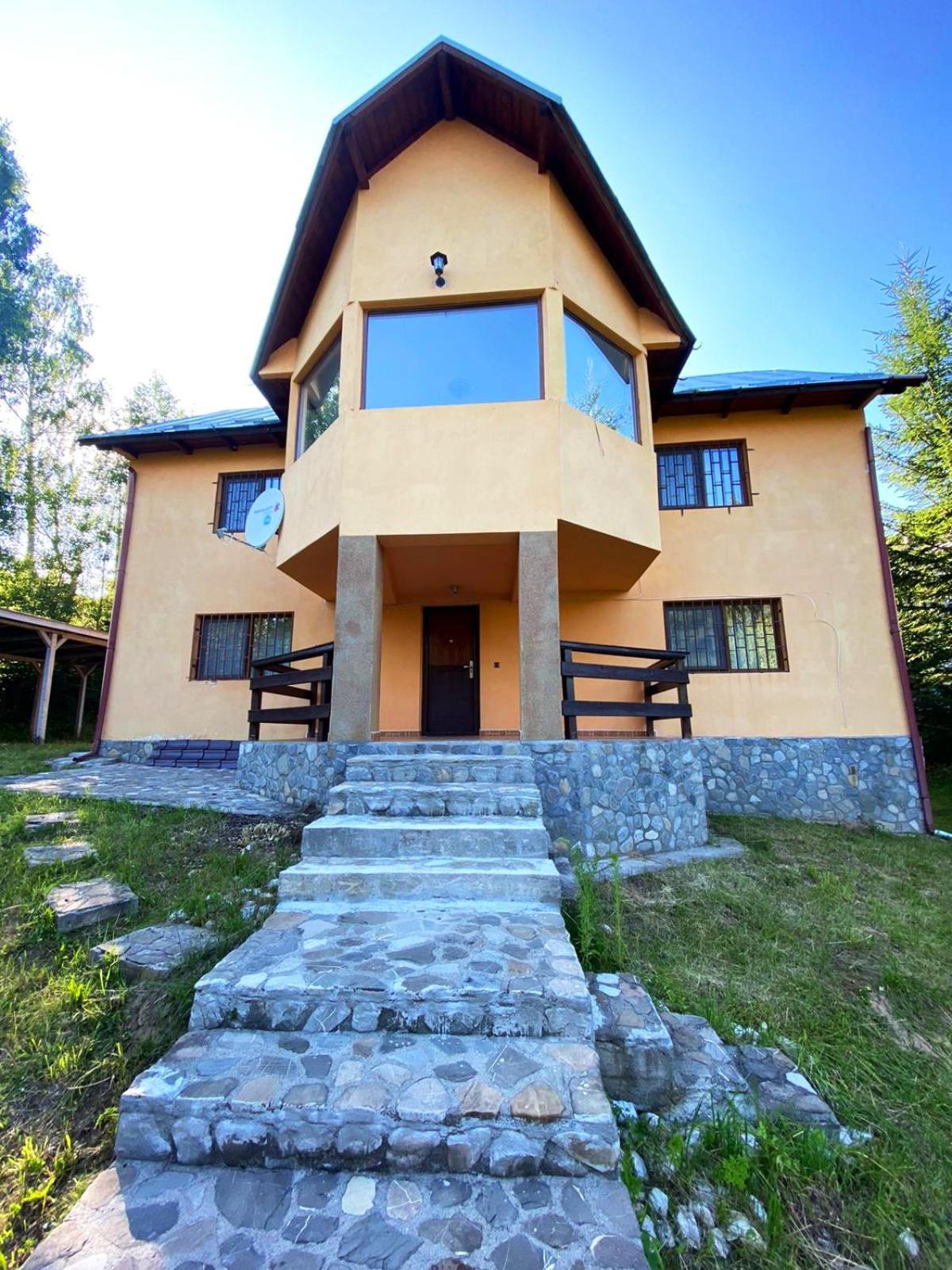 Villa - Photo 2