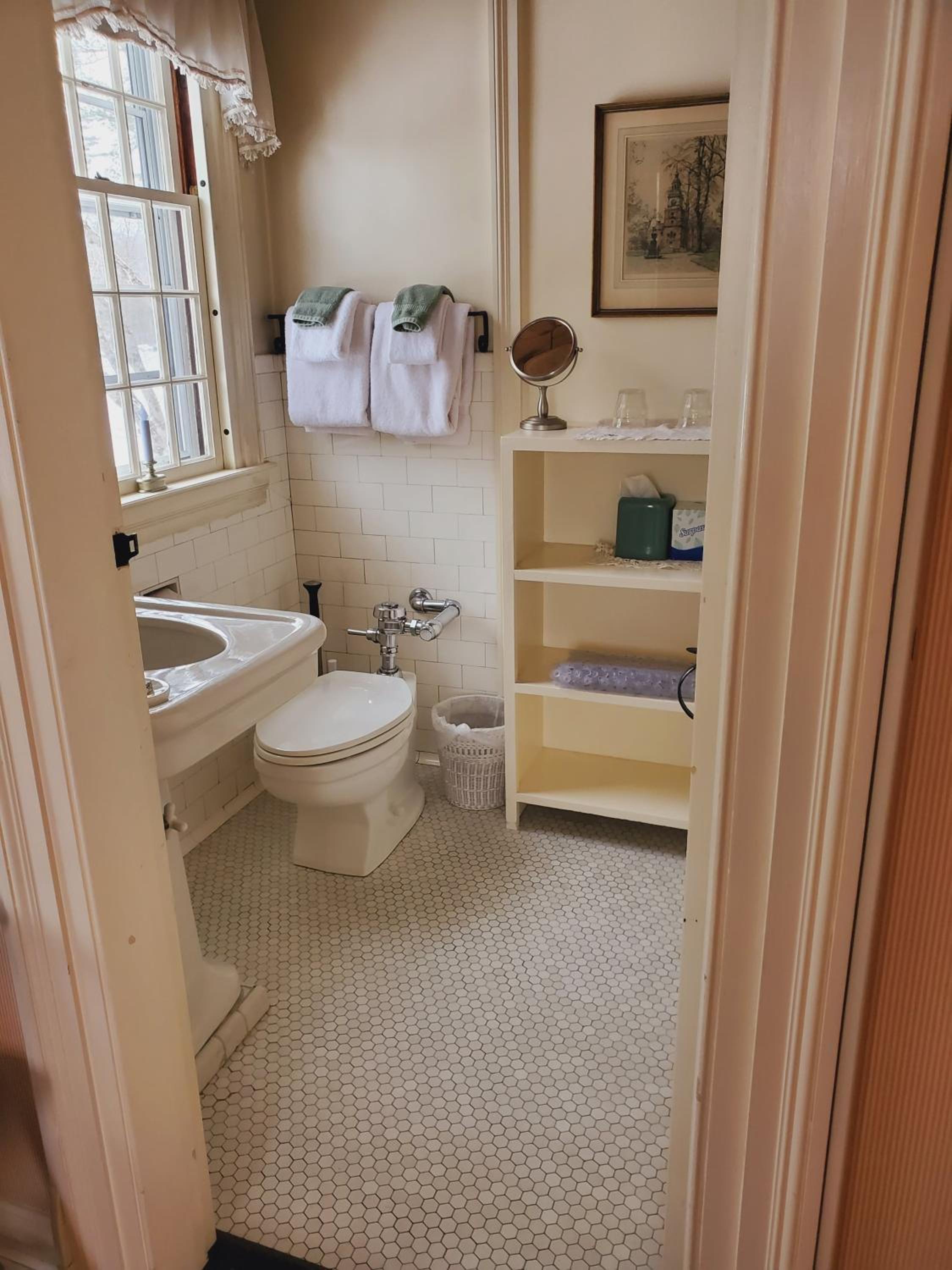 Traditional Queen Room ( No Pets ) photo 2