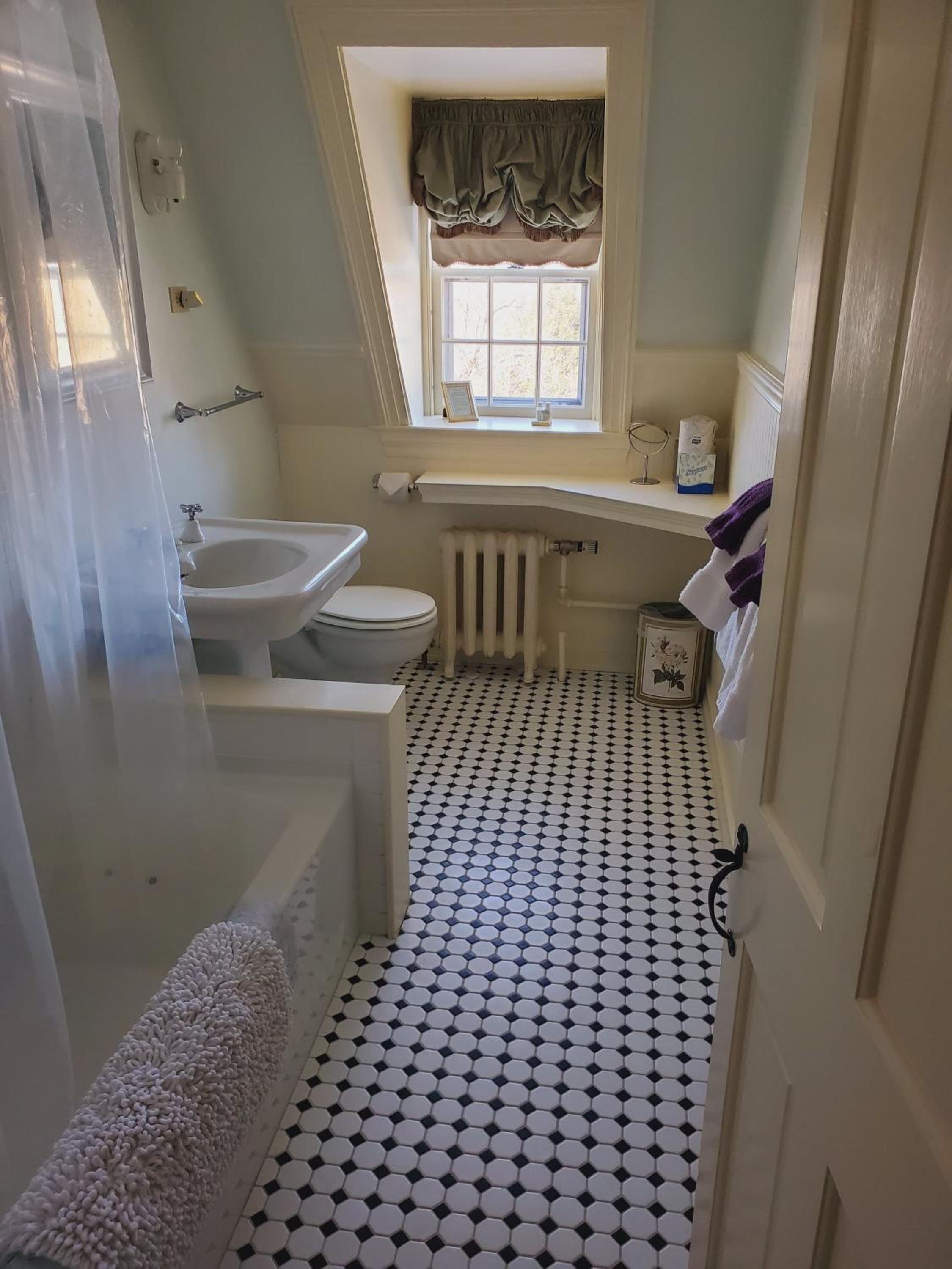 Queen Room (No Pets / Space For One Cot)) photo 2