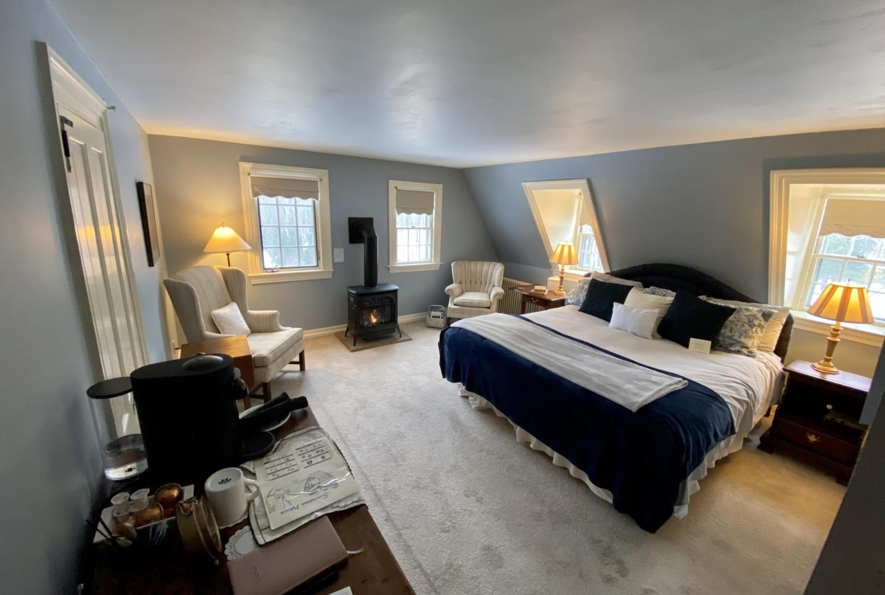King Room With Fireplace ( No Pets )